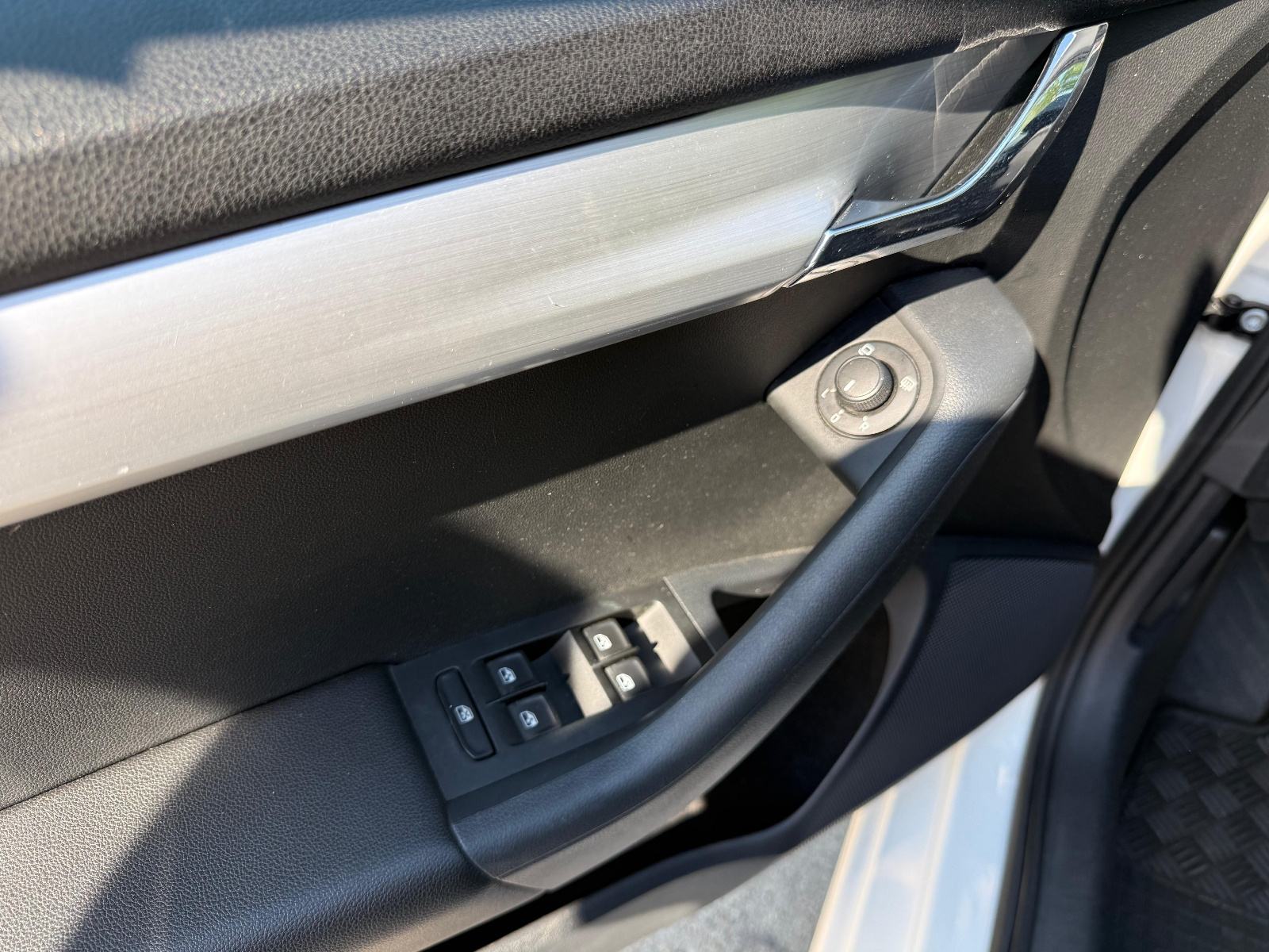 Škoda Octavia 1,6 TDI*DSG*NAVI*FULL SERVISNA*, fotografija 17