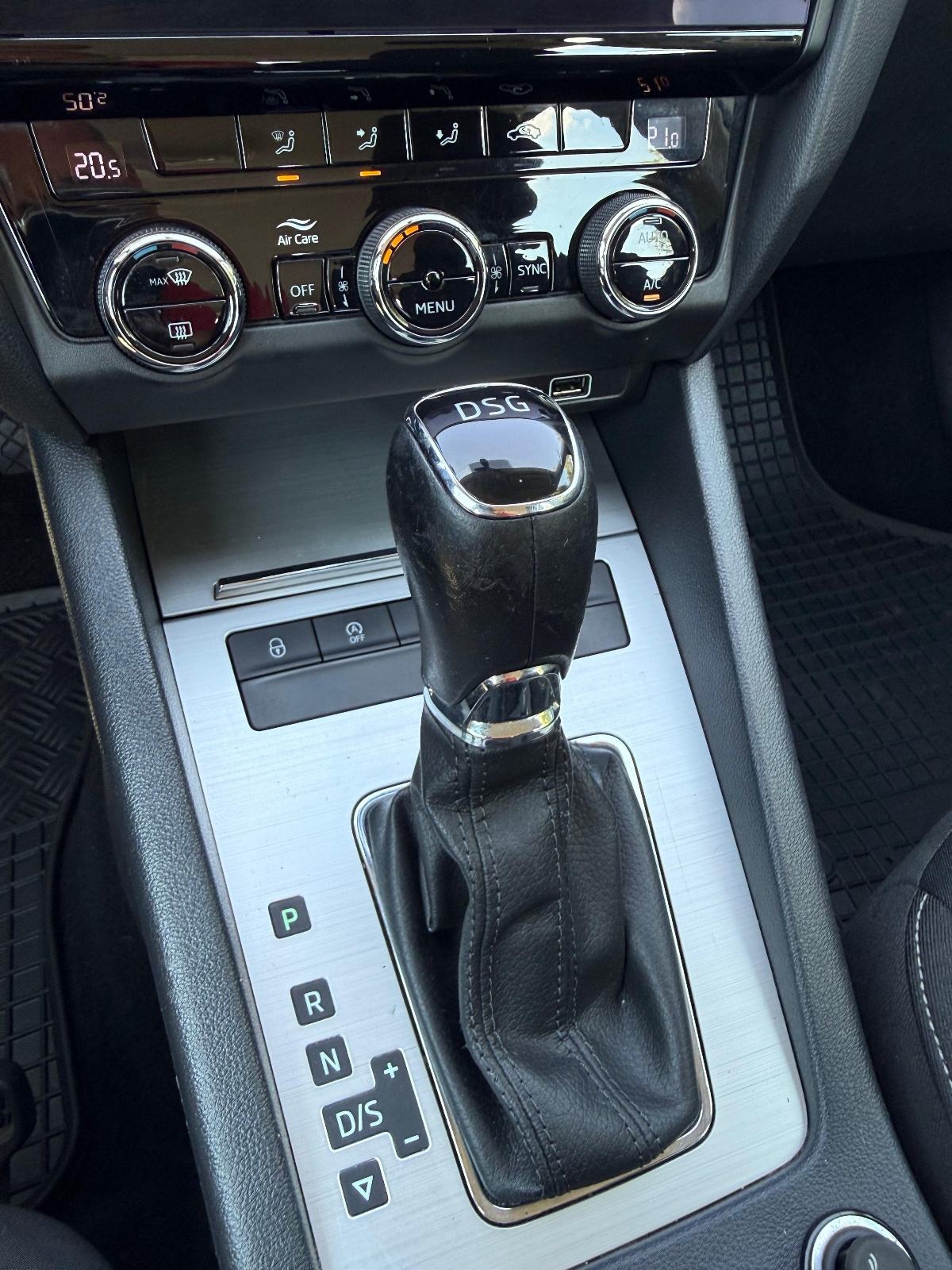 Škoda Octavia 1,6 TDI*DSG*NAVI*FULL SERVISNA*, fotografija 15