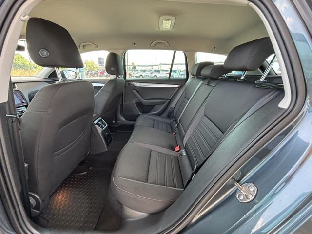 Škoda Octavia 1,6 TDI DSG, REG 9/26, navi, servis motora i mjenjača, fotografija 13
