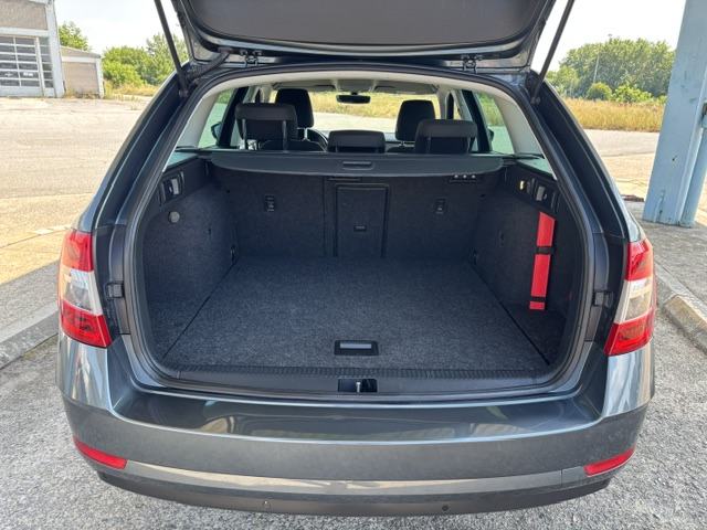 Škoda Octavia 1,6 TDI DSG, REG 9/26, navi, servis motora i mjenjača, fotografija 17