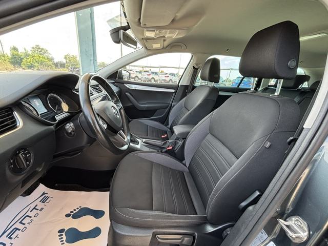 Škoda Octavia 1,6 TDI DSG, REG 9/26, navi, servis motora i mjenjača, fotografija 15