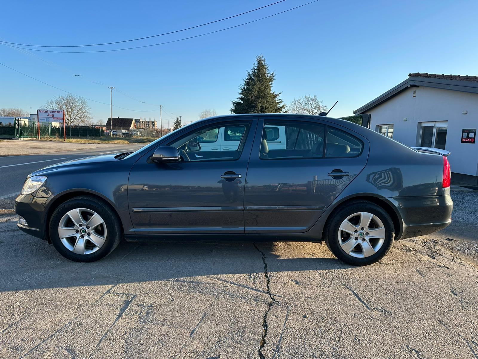 Škoda Octavia 1,6 TDI, registiran 09/2026, fotografija 2
