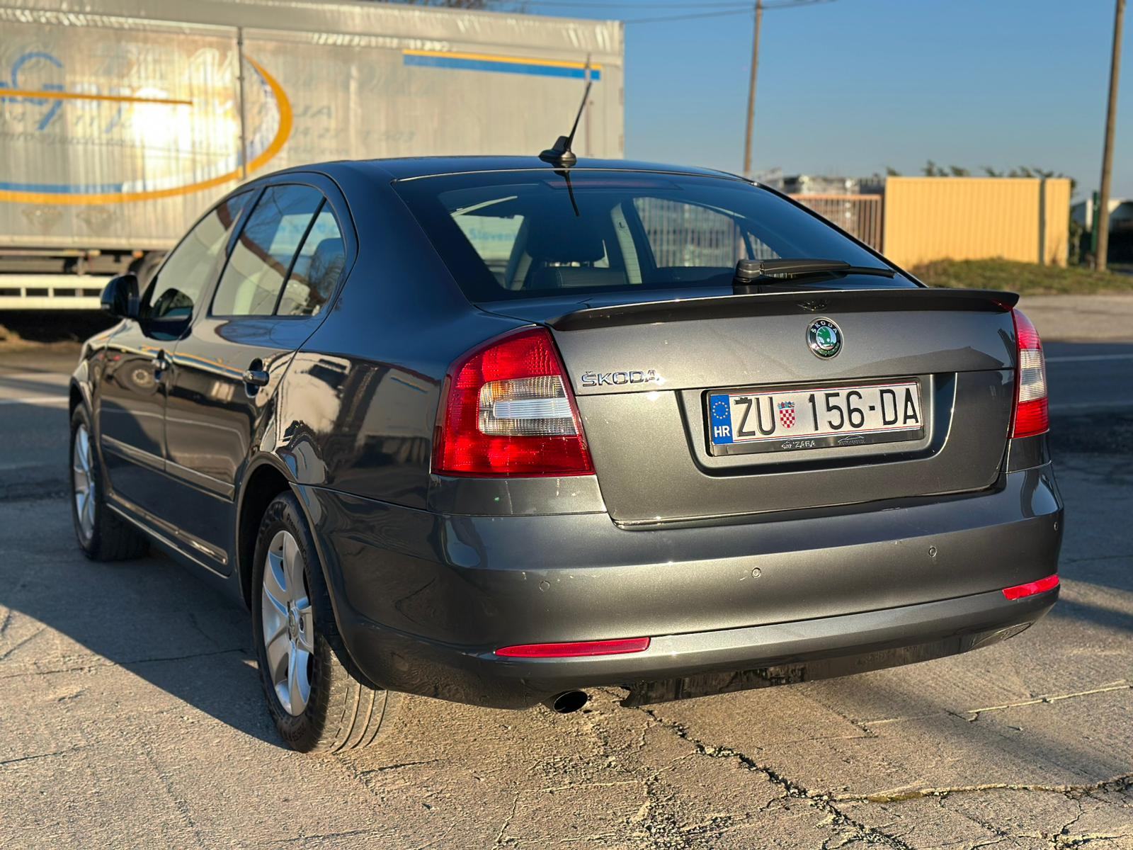 Škoda Octavia 1,6 TDI, registiran 09/2026, fotografija 3