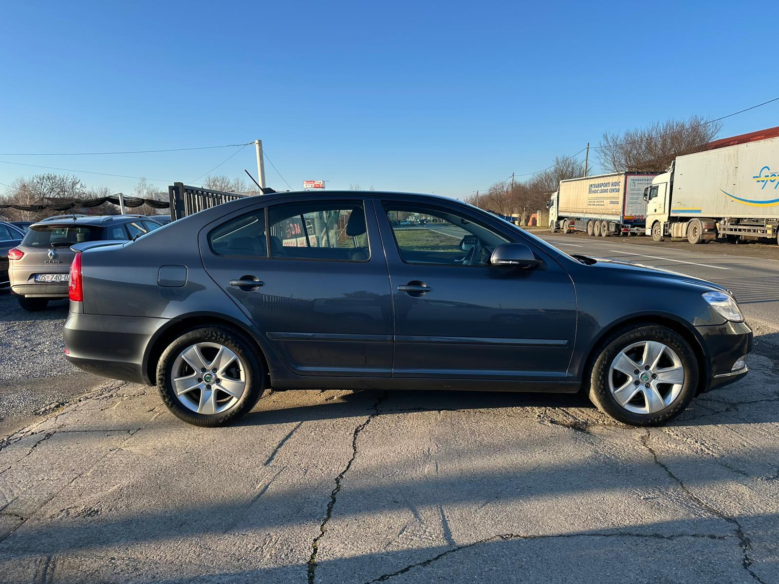 Škoda Octavia 1,6 TDI, registiran 09/2026, fotografija 5