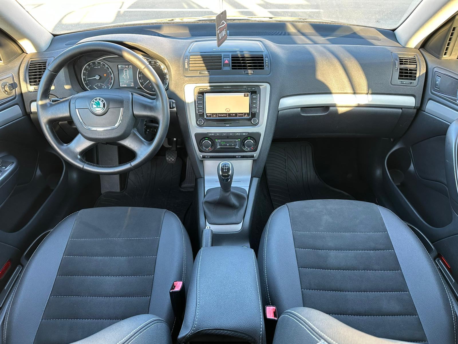 Škoda Octavia 1,6 TDI, registiran 09/2026, fotografija 11