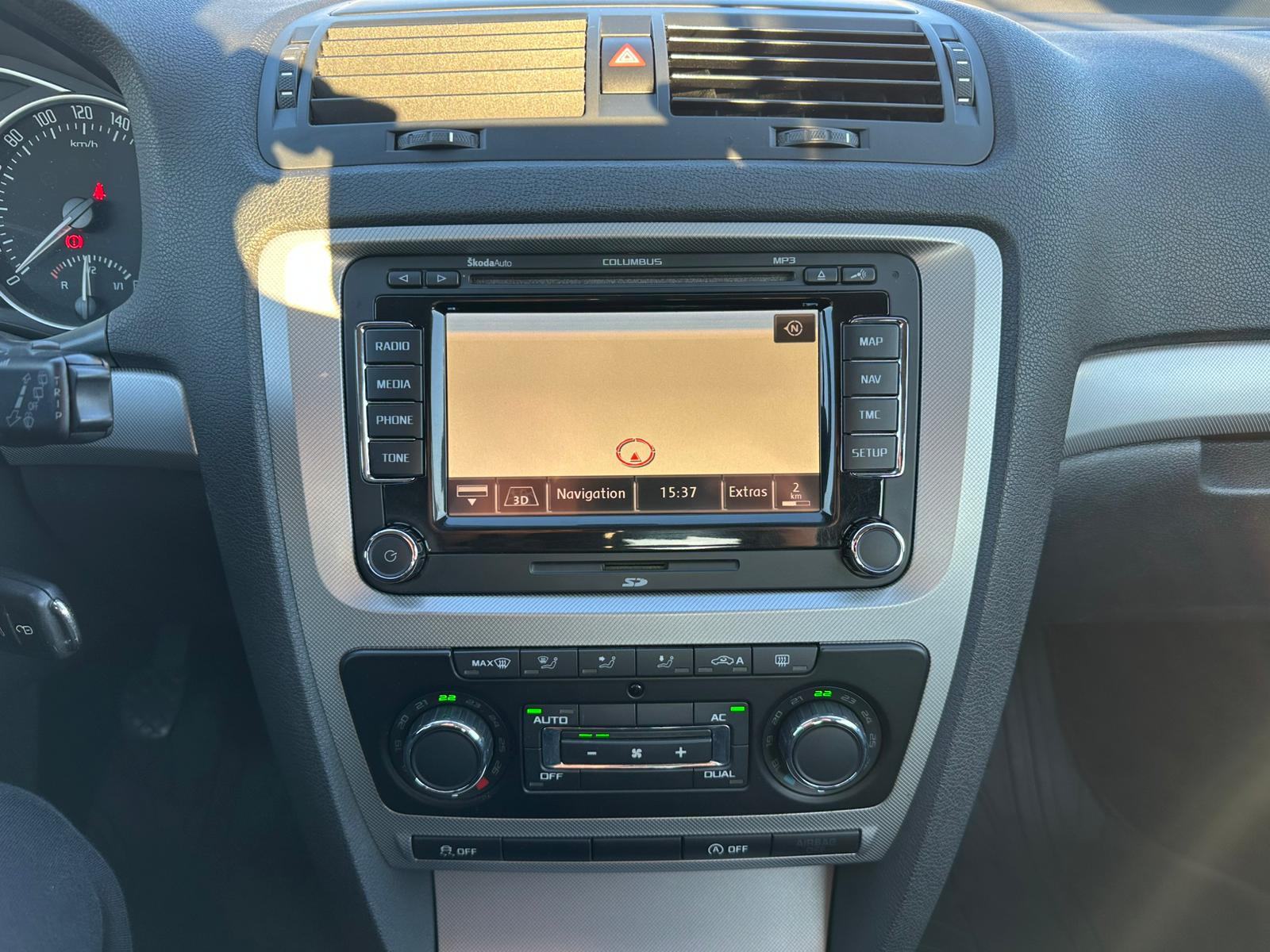 Škoda Octavia 1,6 TDI, registiran 09/2026, fotografija 14