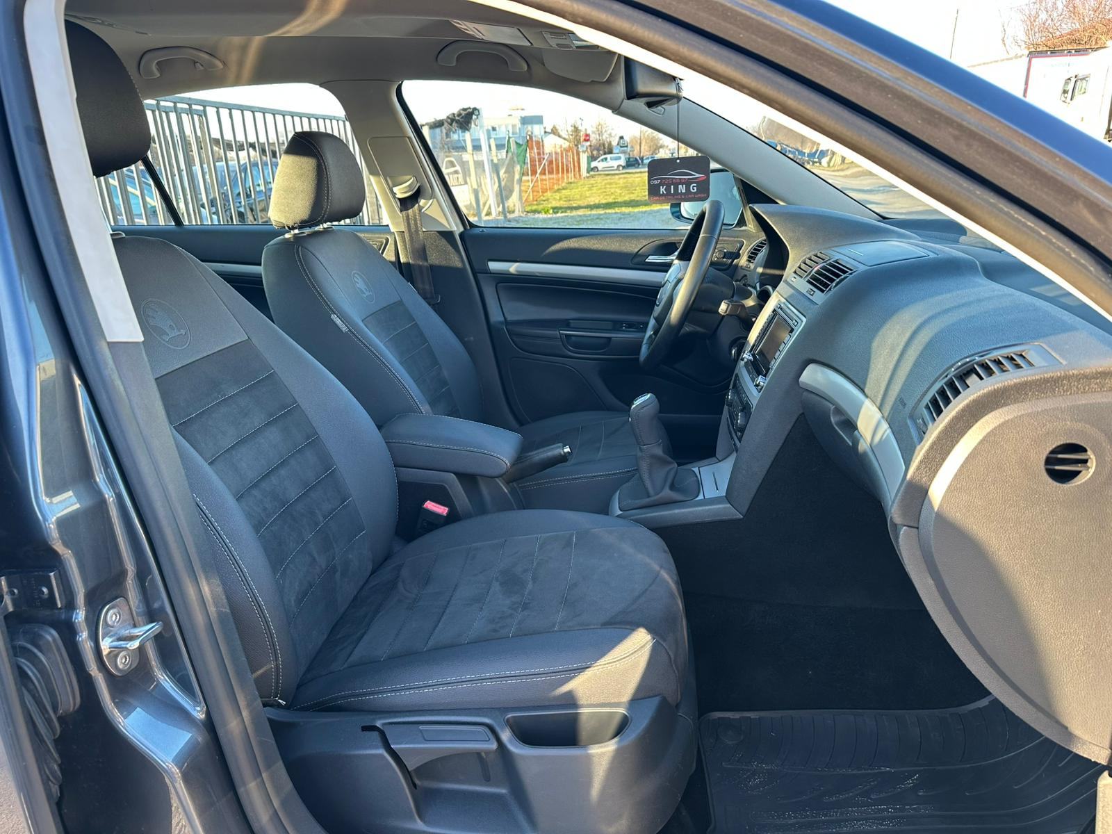 Škoda Octavia 1,6 TDI, registiran 09/2026, fotografija 16