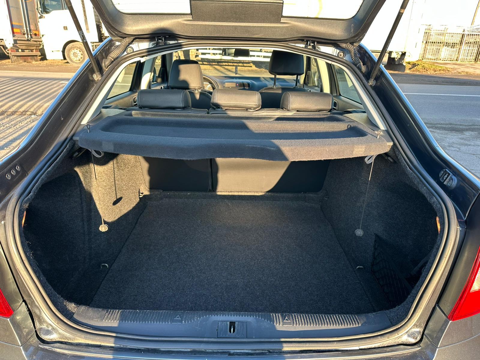 Škoda Octavia 1,6 TDI, registiran 09/2026, fotografija 17