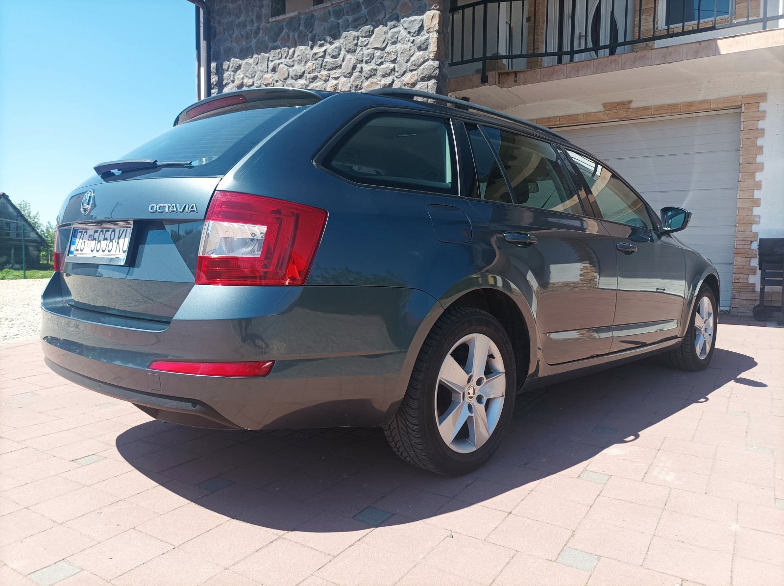 Škoda Octavia 1.6 TDi ELEGANCE, automatik DSG, REG. DO 02/2027, fotografija 2