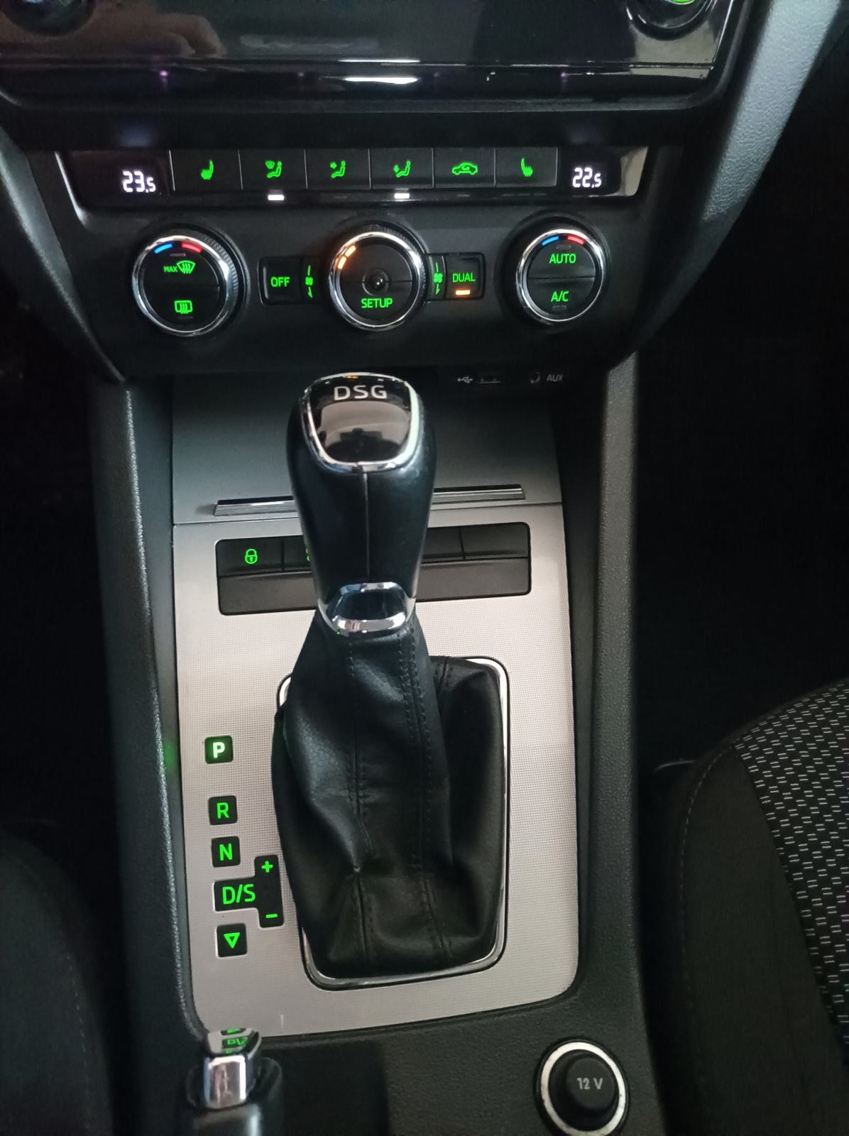 Škoda Octavia 1.6 TDi ELEGANCE, automatik DSG, REG. DO 02/2027, fotografija 12