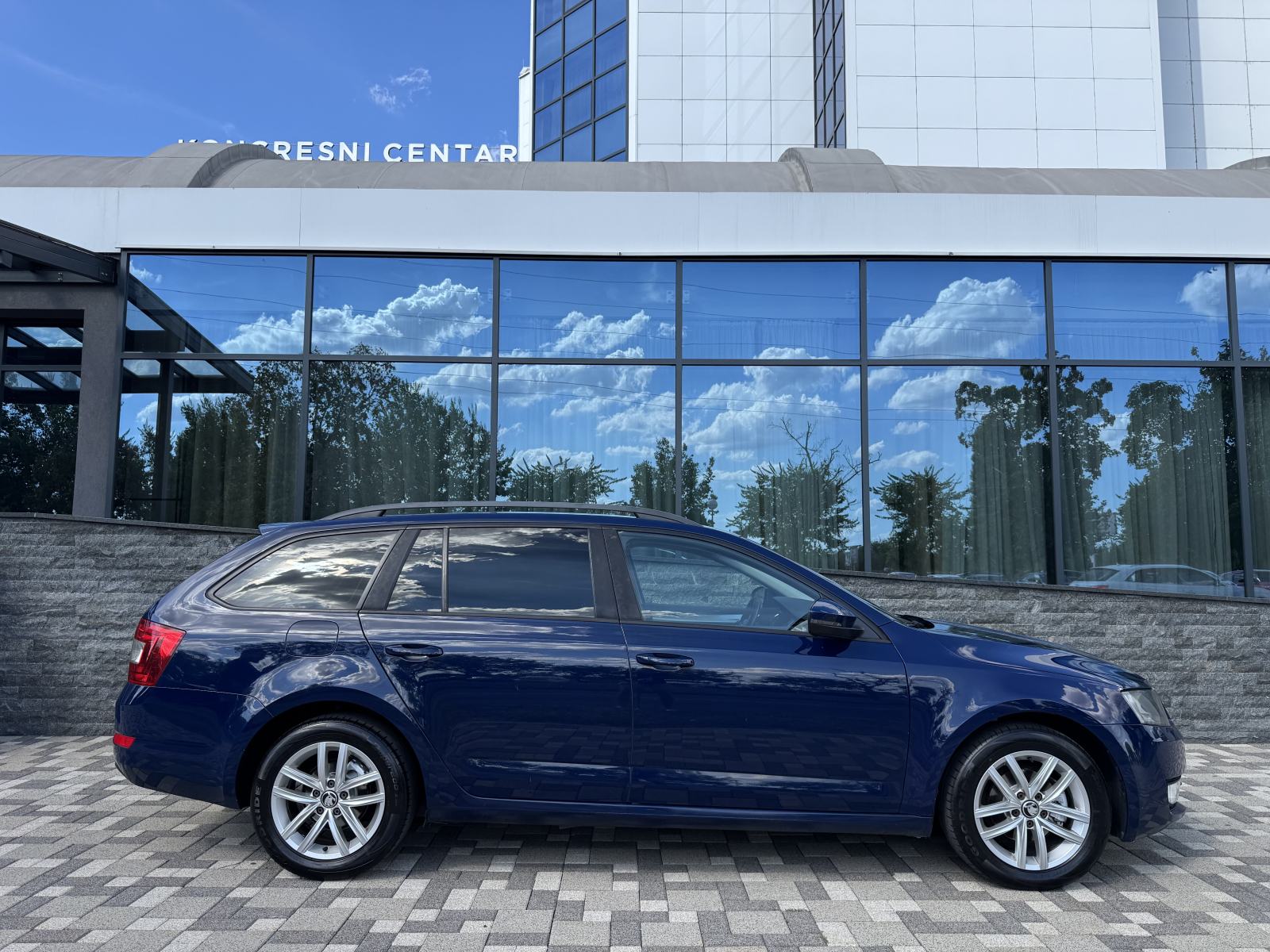 Škoda Octavia 1,6 TDI - EURO 6 - ORGINALNI KM - REG 02/27 - POVOLJNO !, fotografija 13