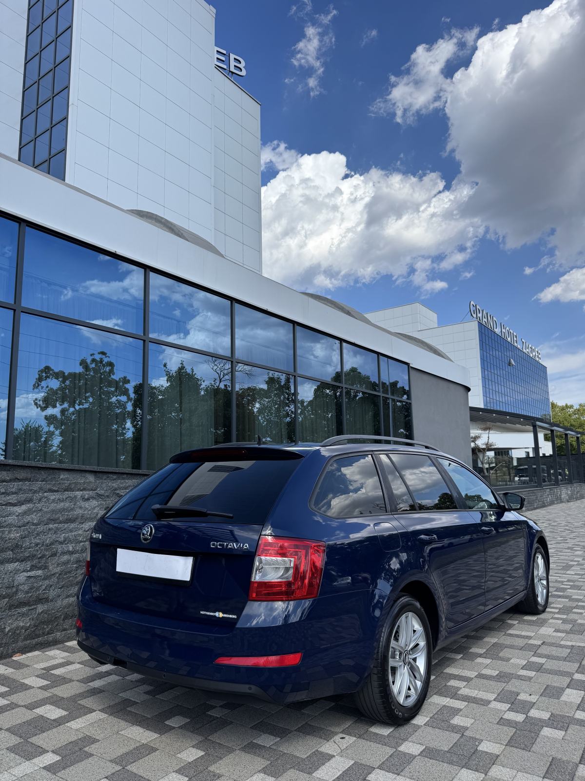 Škoda Octavia 1,6 TDI - EURO 6 - ORGINALNI KM - REG 02/27 - POVOLJNO !, fotografija 12