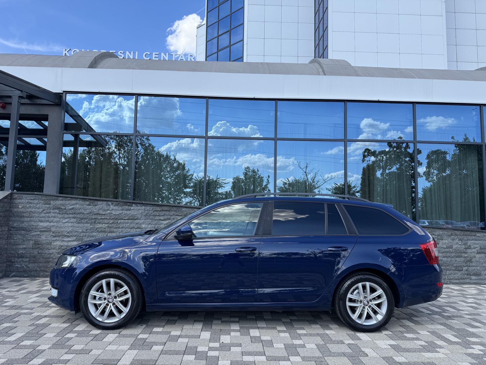 Škoda Octavia 1,6 TDI - EURO 6 - ORGINALNI KM - REG 02/27 - POVOLJNO !, fotografija 6