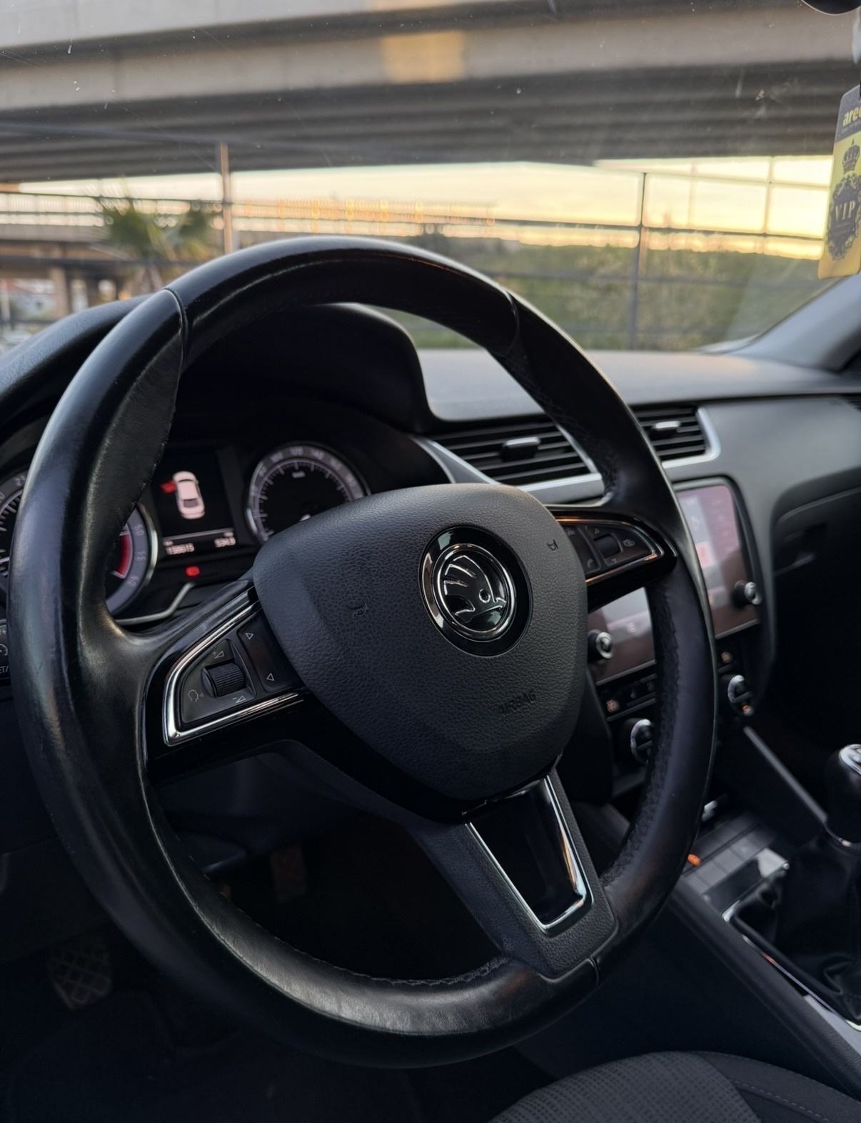 ŠKODA OCTAVIA 1.6 TDI HR AUTO LED NAVI, pogled izvana - slika 5