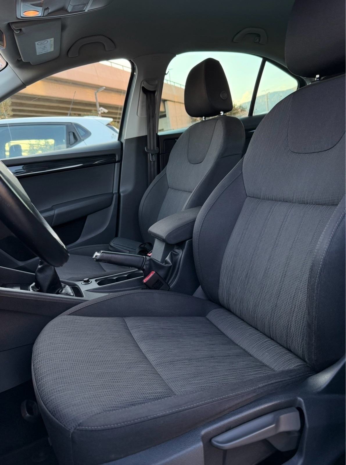 ŠKODA OCTAVIA 1.6 TDI HR AUTO LED NAVI, fotografija 7