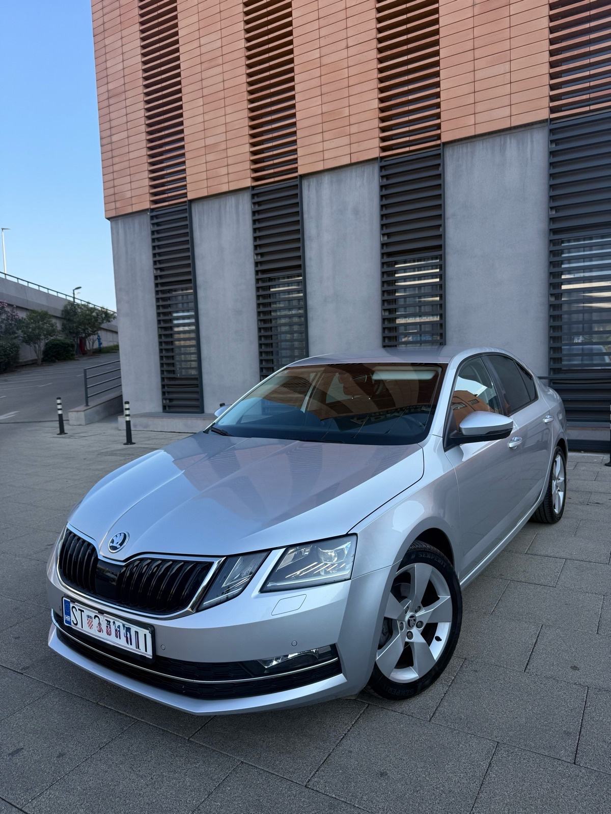 ŠKODA OCTAVIA 1.6 TDI HR AUTO LED NAVI, pogled izvana - slika 2