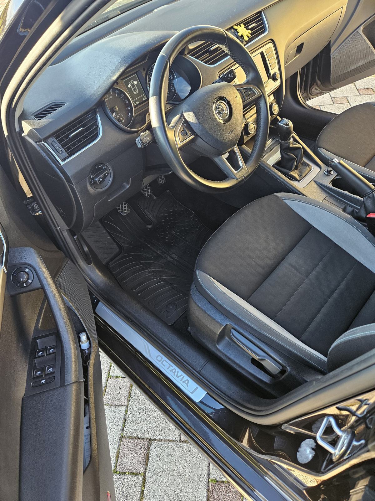 Škoda Octavia 1,6 TDI JOY, fotografija 12
