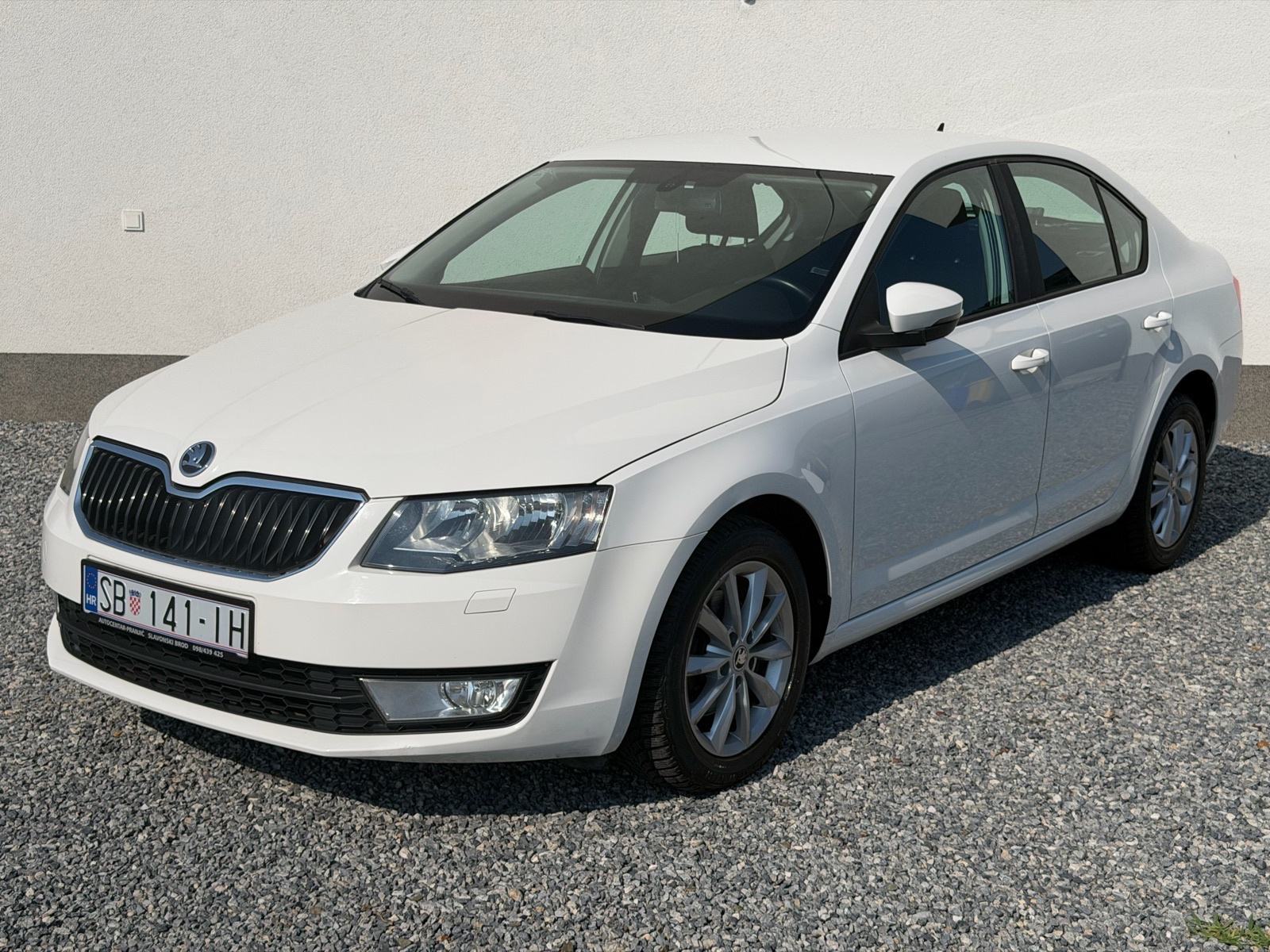 Škoda Octavia 1,6 TDI navgacija tempomat p.senzori g.sjedala v.sevis, fotografija 16