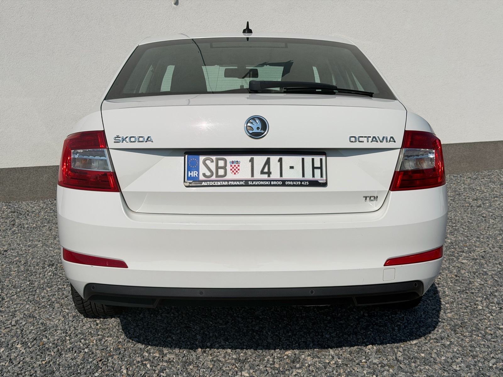 Škoda Octavia 1,6 TDI navgacija tempomat p.senzori g.sjedala v.sevis, fotografija 5