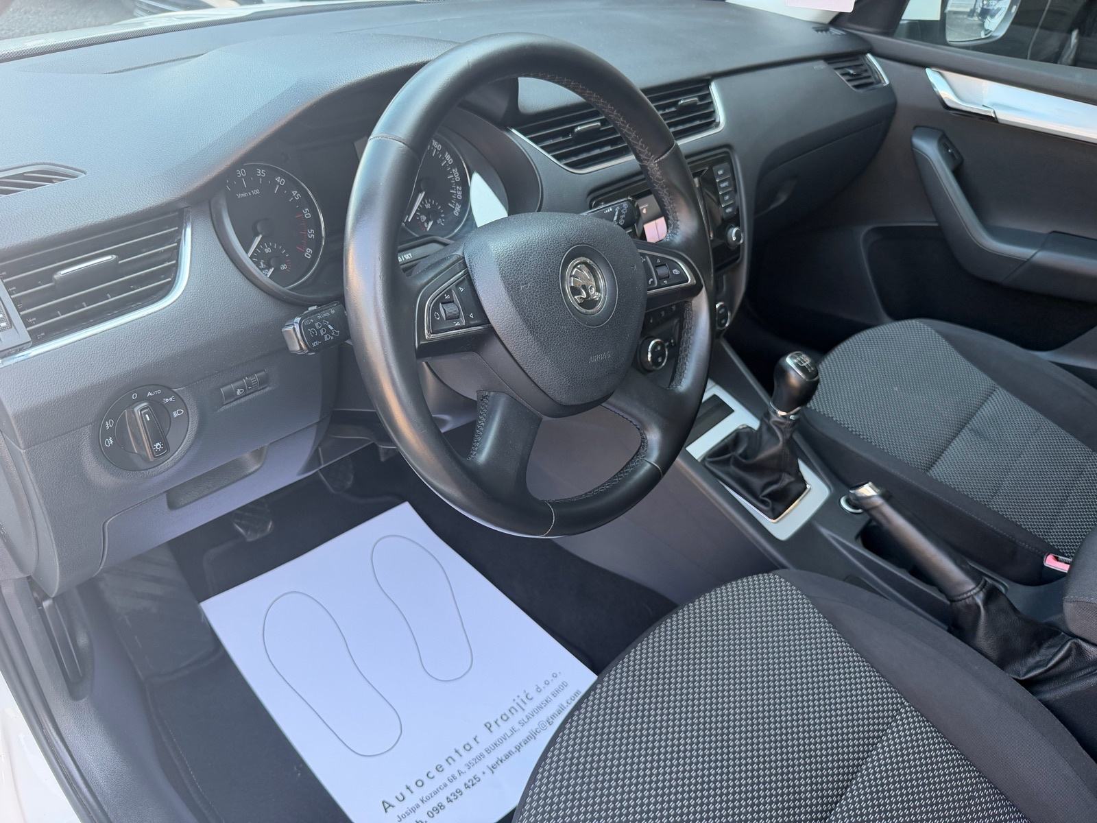 Škoda Octavia 1,6 TDI navgacija tempomat p.senzori g.sjedala v.sevis, fotografija 10