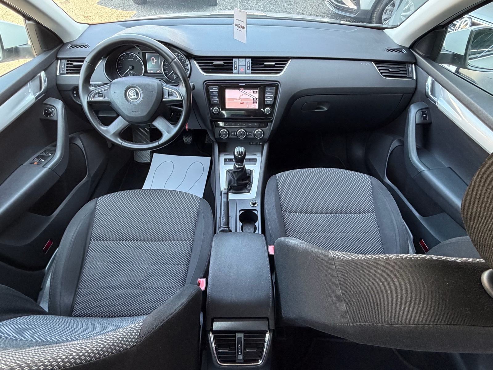 Škoda Octavia 1,6 TDI navgacija tempomat p.senzori g.sjedala v.sevis, fotografija 12