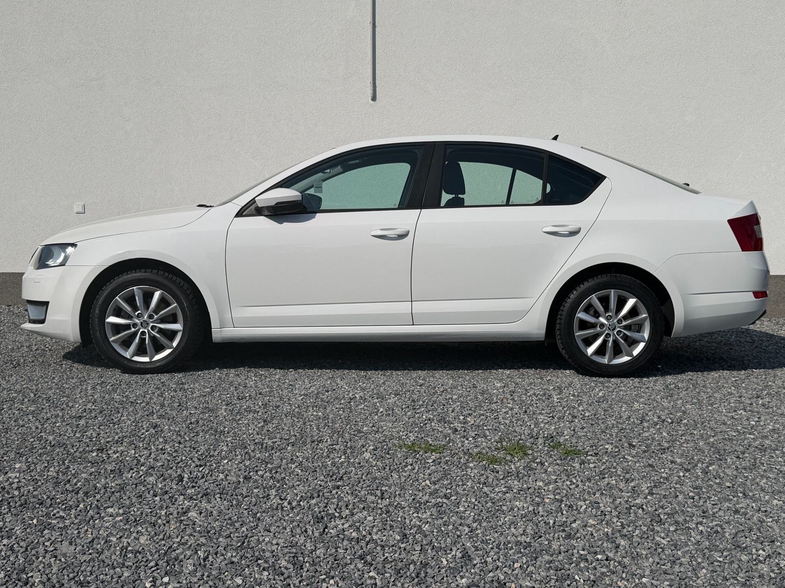 Škoda Octavia 1,6 TDI navgacija tempomat p.senzori g.sjedala v.sevis, fotografija 8