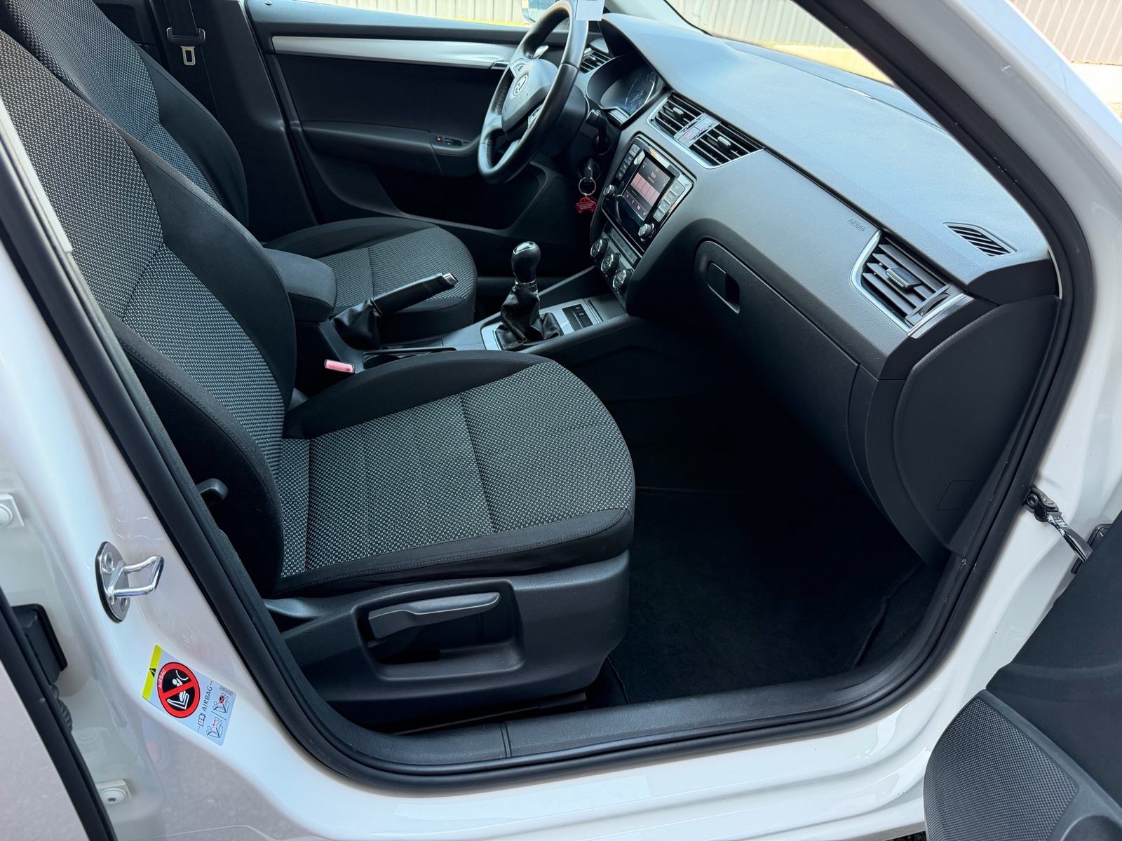 Škoda Octavia 1,6 TDI navgacija tempomat p.senzori g.sjedala v.sevis, fotografija 13