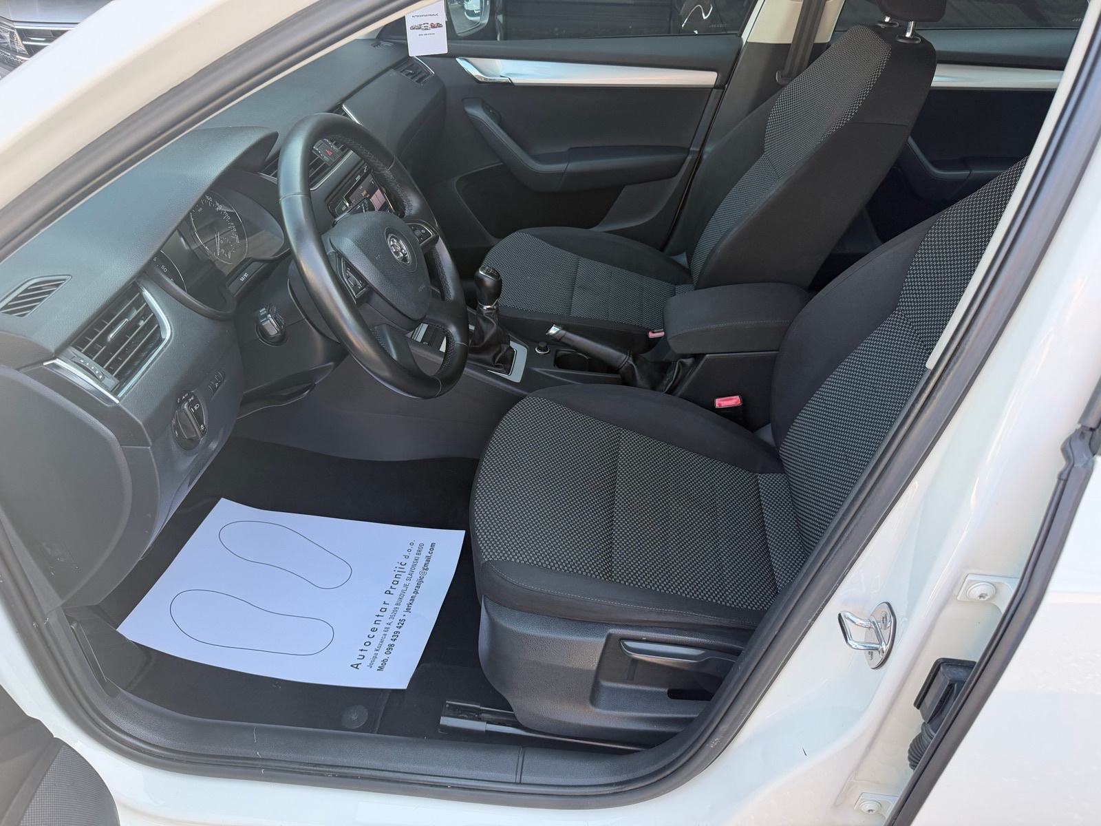 Škoda Octavia 1,6 TDI navgacija tempomat p.senzori g.sjedala v.sevis, fotografija 18