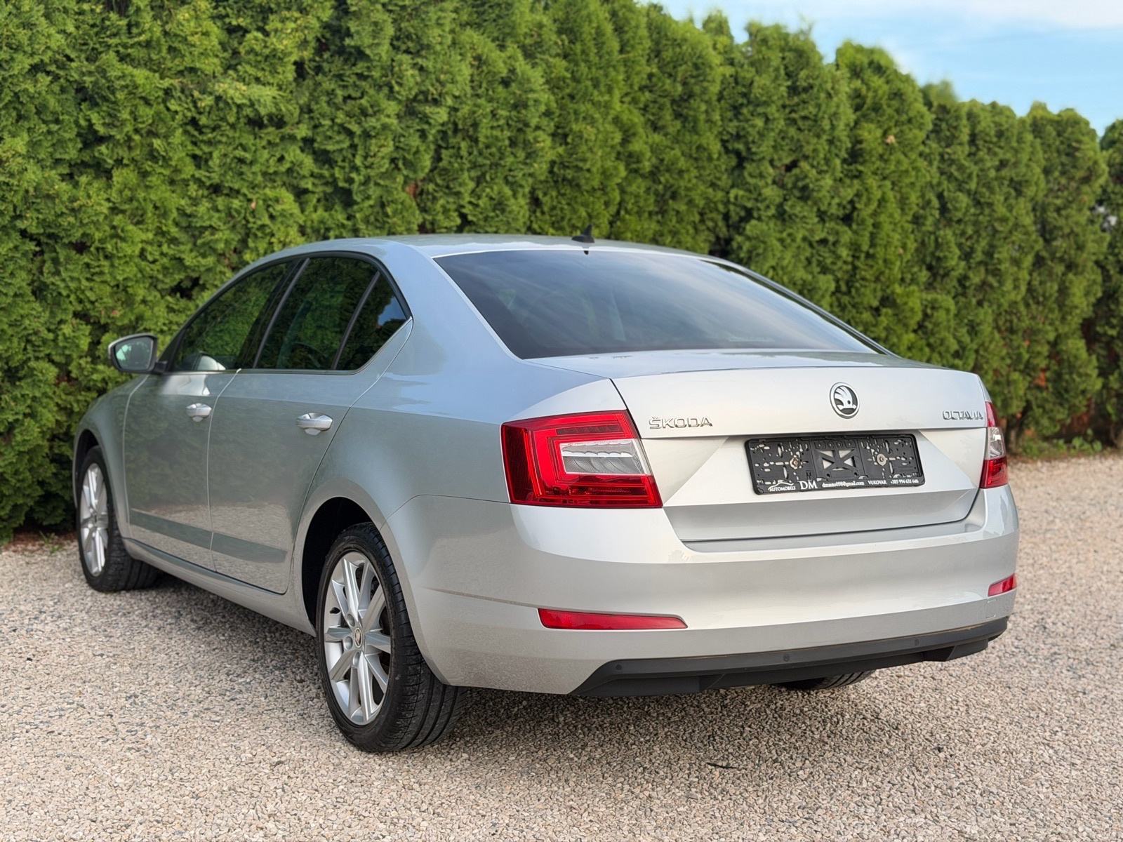 Škoda Octavia 1,6 TDI * Navigacija,Grijanje sjedala,Temp.,Alu felge*, fotografija 10