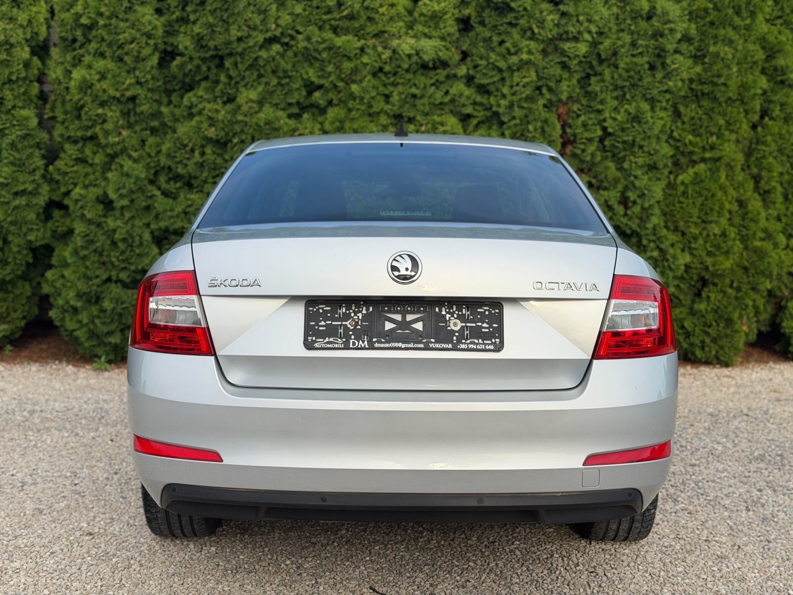 Škoda Octavia 1,6 TDI * Navigacija,Grijanje sjedala,Temp.,Alu felge*, fotografija 8