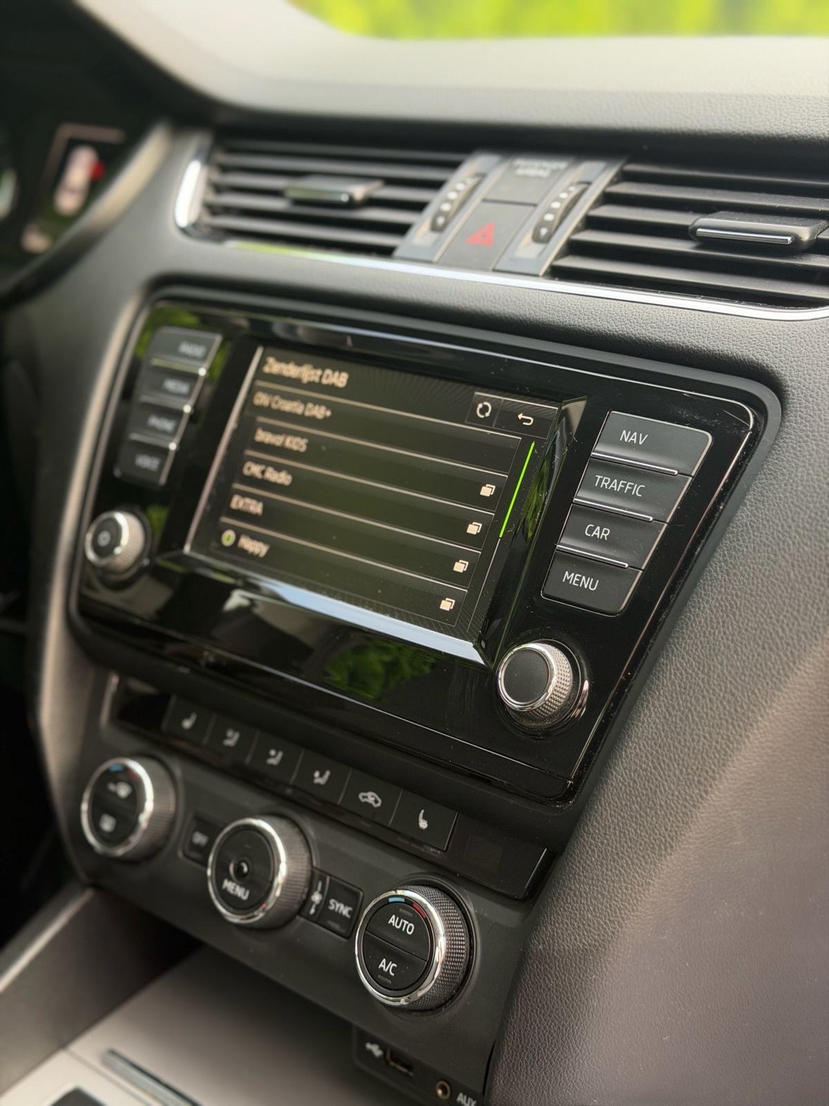 Škoda Octavia 1,6 TDI * Navigacija,Grijanje sjedala,Temp.,Alu felge*, fotografija 14