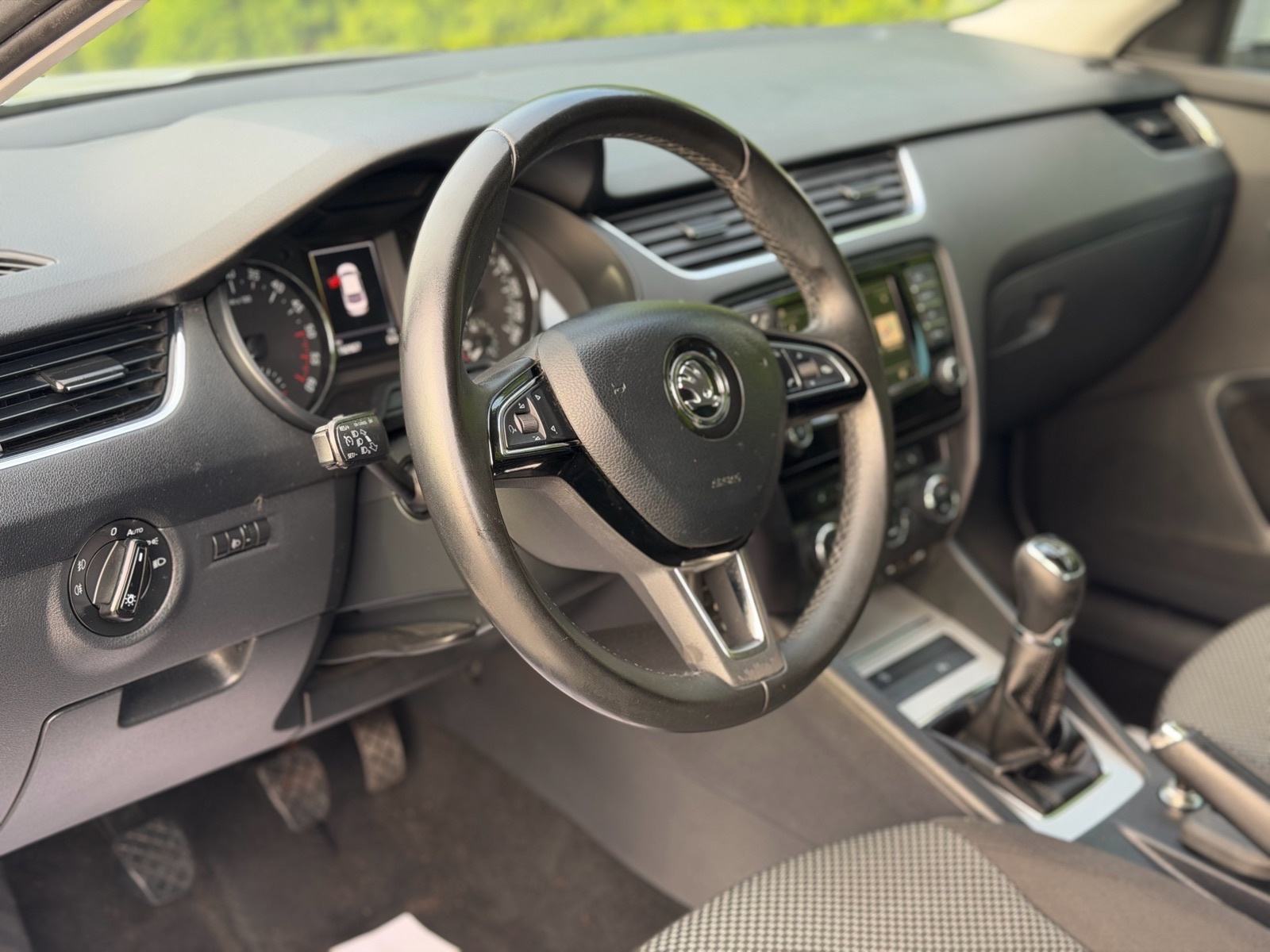Škoda Octavia 1,6 TDI * Navigacija,Grijanje sjedala,Temp.,Alu felge*, fotografija 15