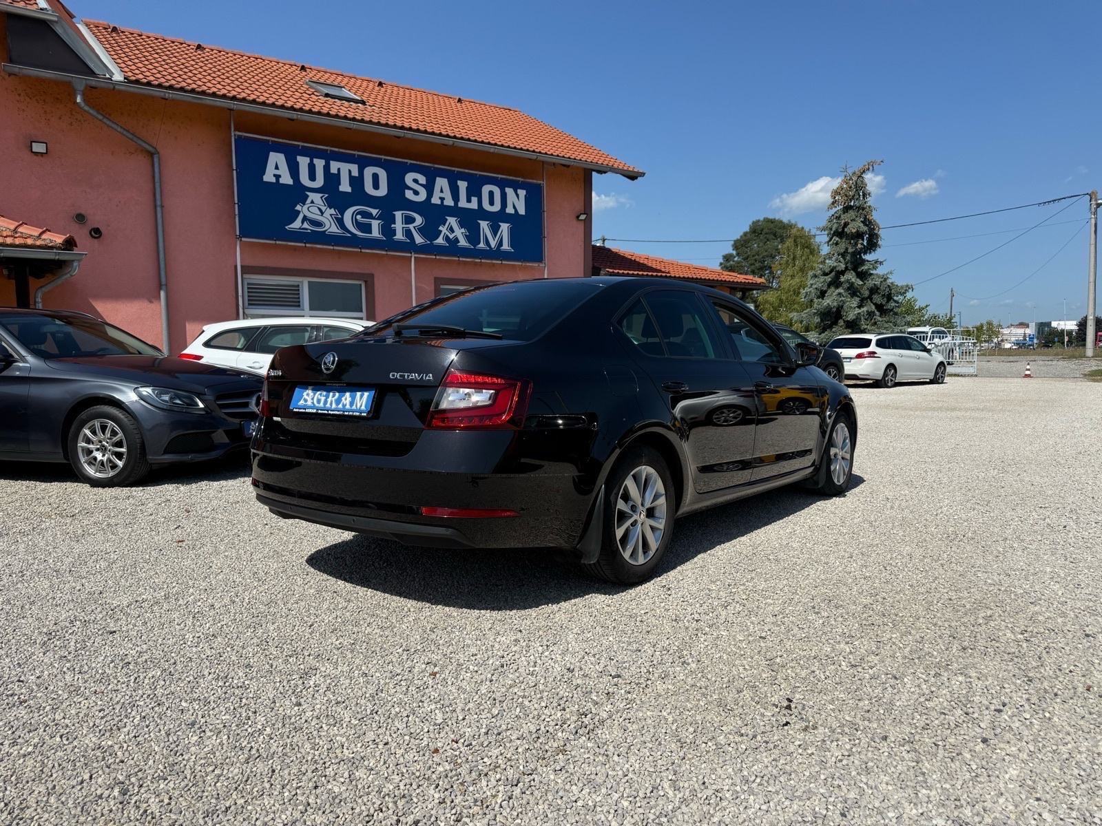 Škoda Octavia 1,6 TDI*PRVI VLASNIK*NAVI*START STOP*LED*ALU*PDC*SERVISN, fotografija 4