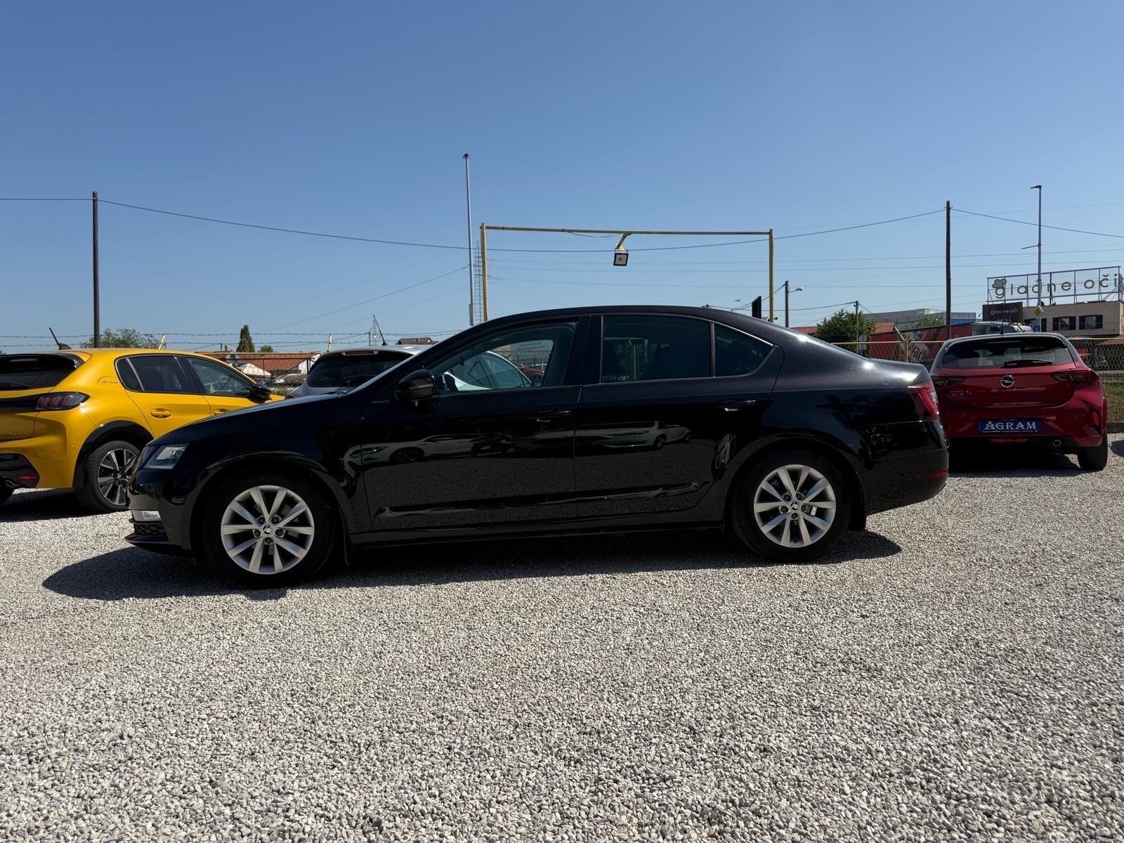 Škoda Octavia 1,6 TDI*PRVI VLASNIK*NAVI*START STOP*LED*ALU*PDC*SERVISN, fotografija 5