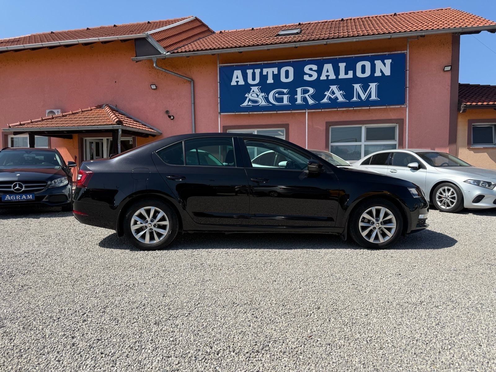 Škoda Octavia 1,6 TDI*PRVI VLASNIK*NAVI*START STOP*LED*ALU*PDC*SERVISN, fotografija 9