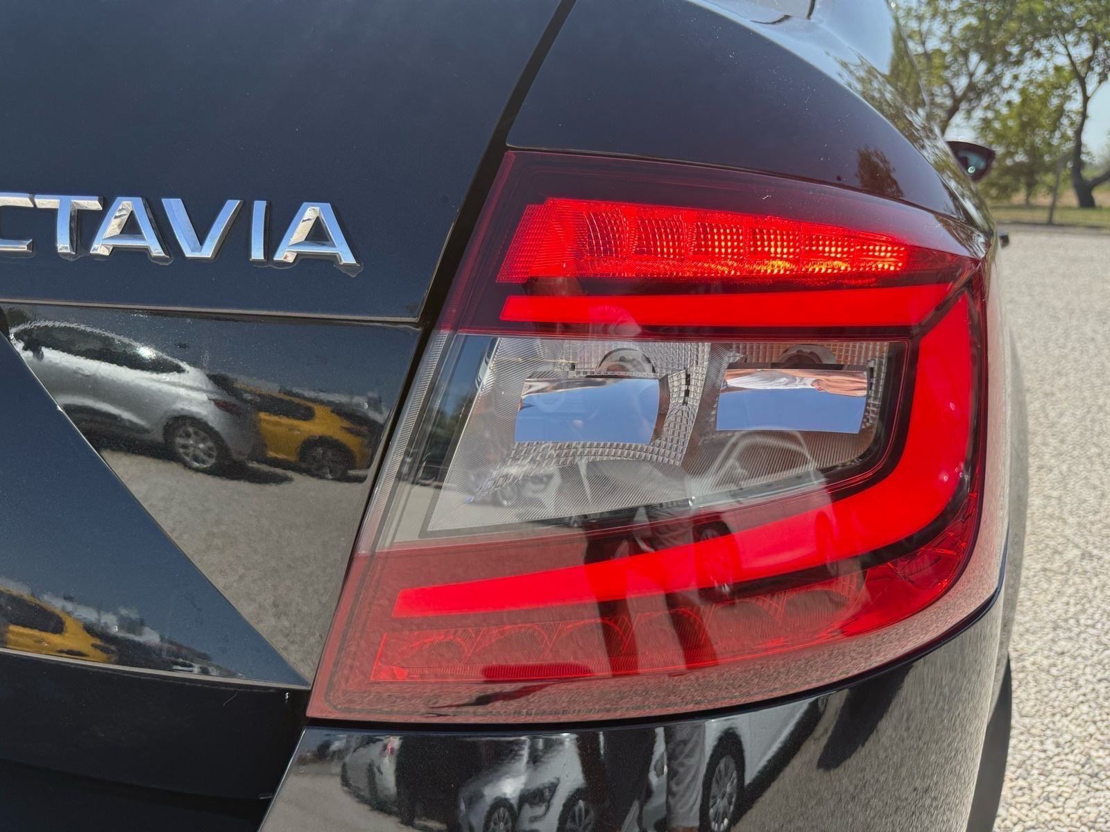 Škoda Octavia 1,6 TDI*PRVI VLASNIK*NAVI*START STOP*LED*ALU*PDC*SERVISN, fotografija 11