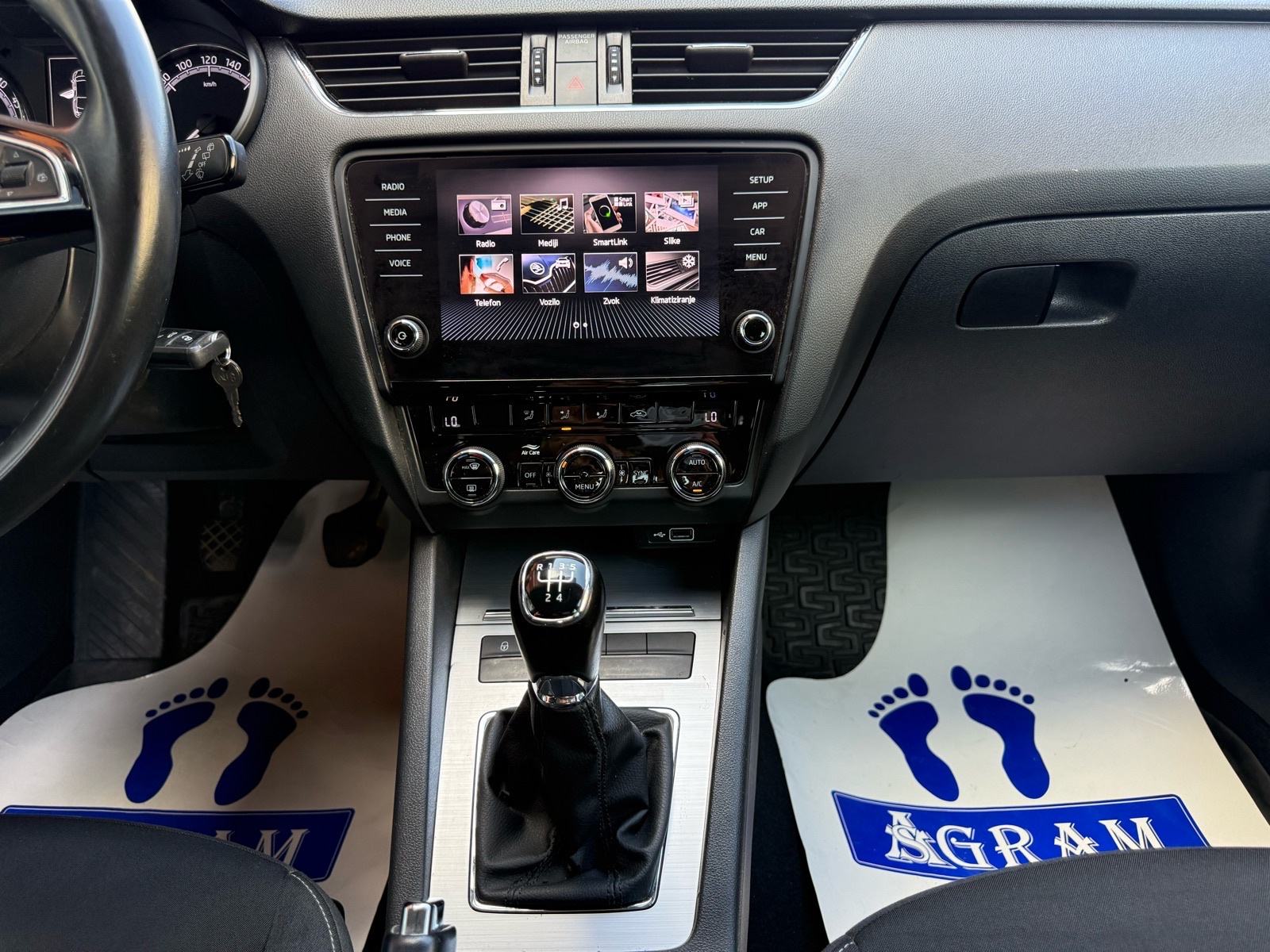 Škoda Octavia 1,6 TDI*PRVI VLASNIK*NAVI*START STOP*LED*ALU*PDC*SERVISN, fotografija 18