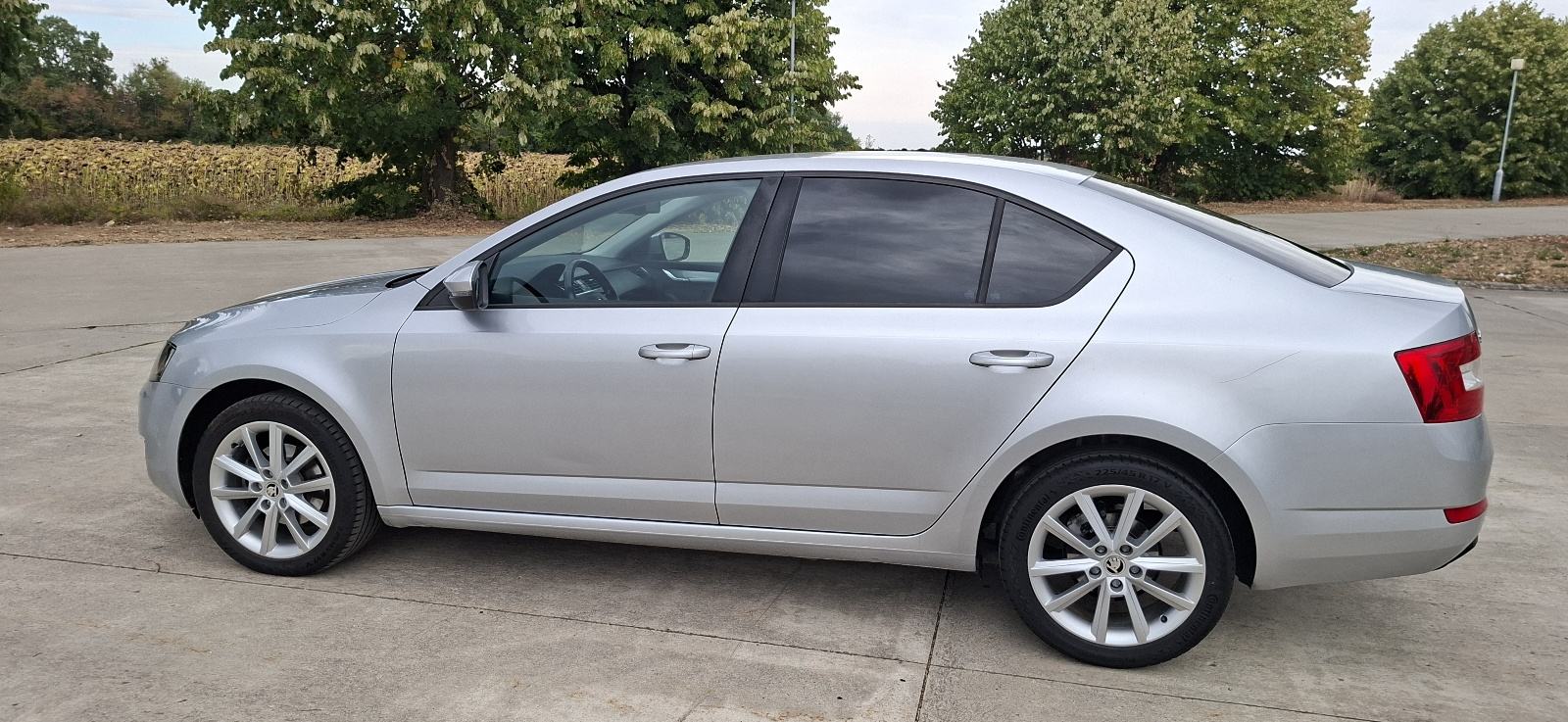 Škoda Octavia 1.6 Tdi Navigacija,tempomat,veliki servis..., fotografija 3
