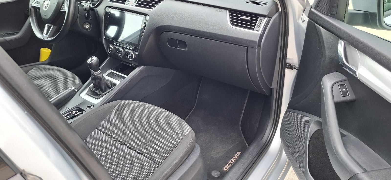 Škoda Octavia 1.6 Tdi Navigacija,tempomat,veliki servis..., fotografija 13