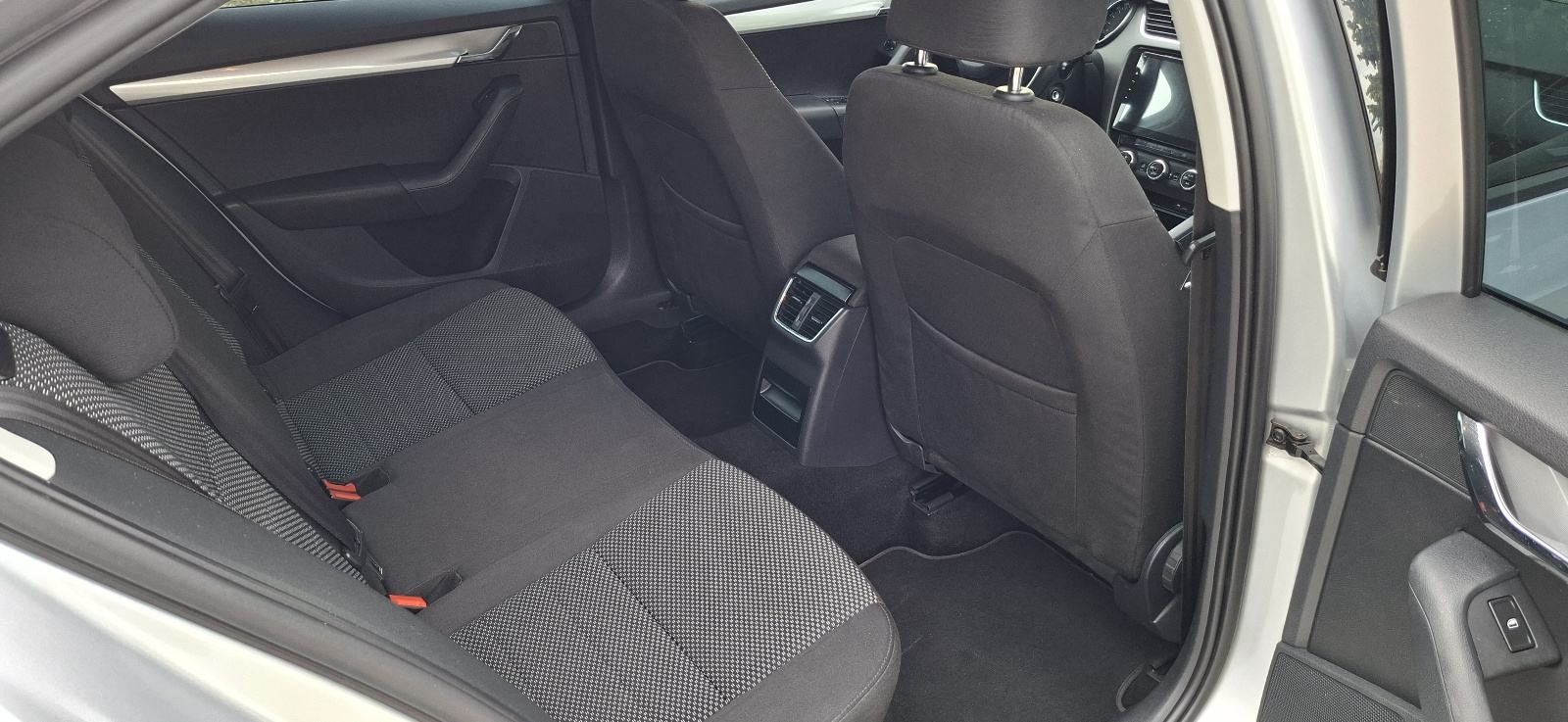 Škoda Octavia 1.6 Tdi Navigacija,tempomat,veliki servis..., fotografija 14