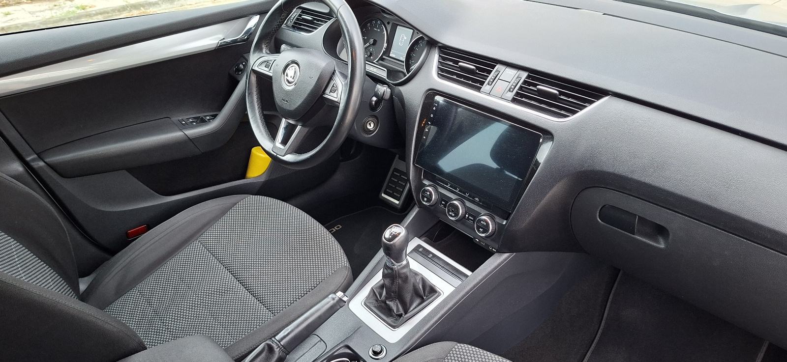 Škoda Octavia 1.6 Tdi Navigacija,tempomat,veliki servis..., fotografija 10