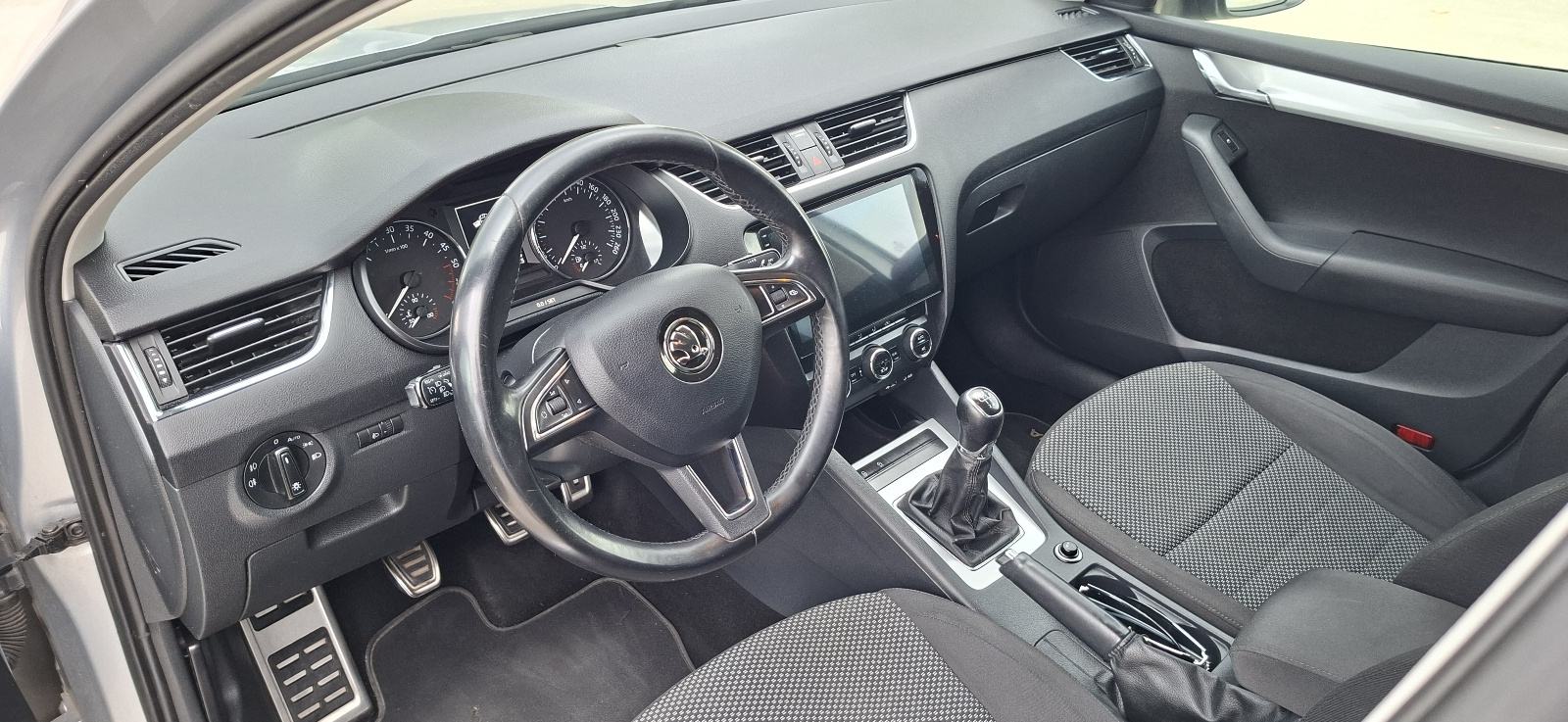 Škoda Octavia 1.6 Tdi Navigacija,tempomat,veliki servis..., fotografija 11