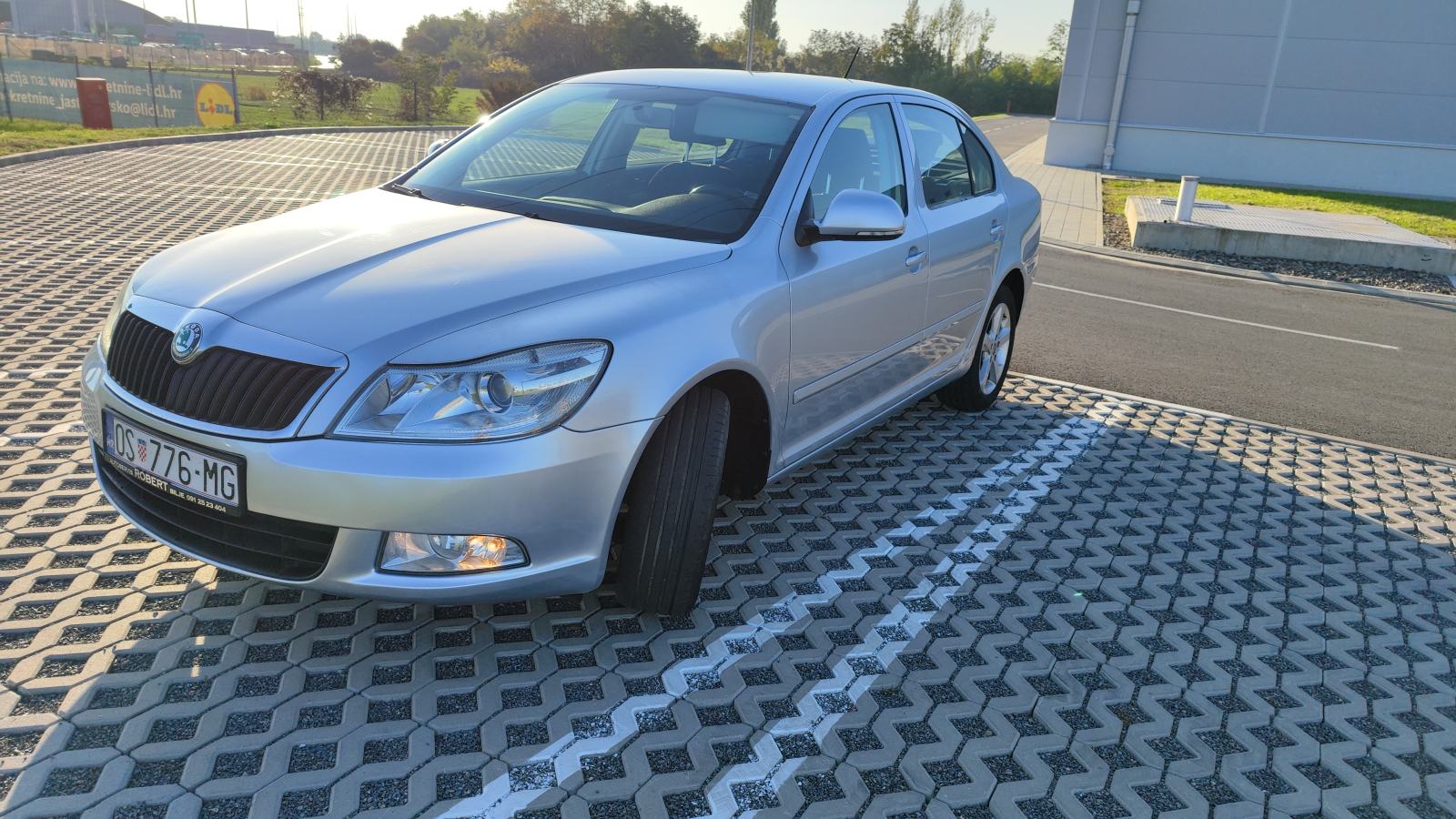 Škoda Octavia 1,6 TDI REGISTRIRAN DO 16.5.2027., fotografija 2