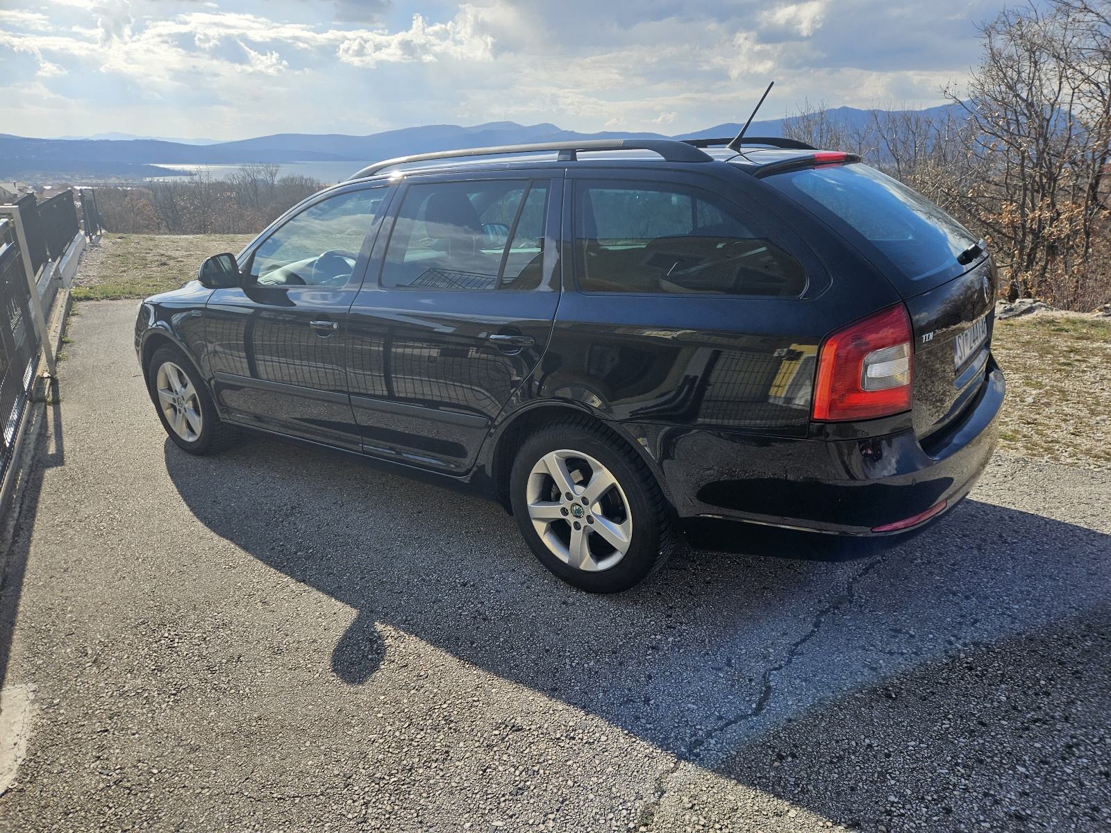 Škoda Octavia 1,6 TDI reg 1 god, fotografija 2