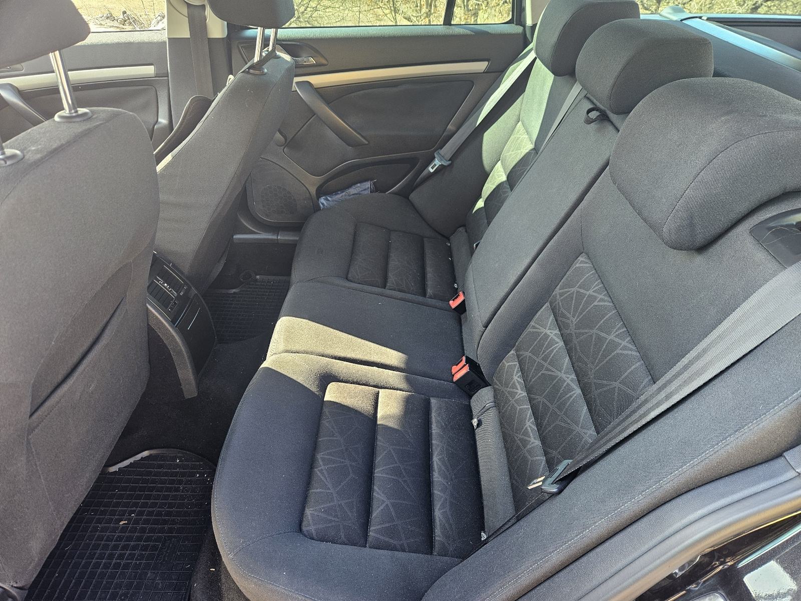 Škoda Octavia 1,6 TDI reg 1 god, fotografija 6