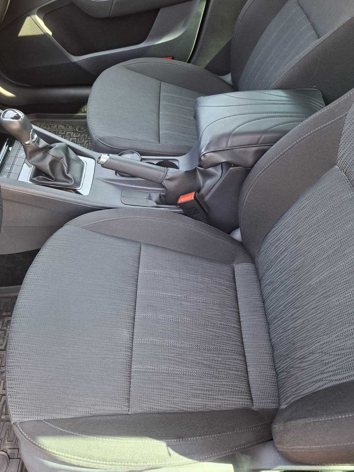 ŠKODA OCTAVIA 1.6 TDI STYLE 85KW TOP STANJE,PRVI VLASNIK, fotografija 9