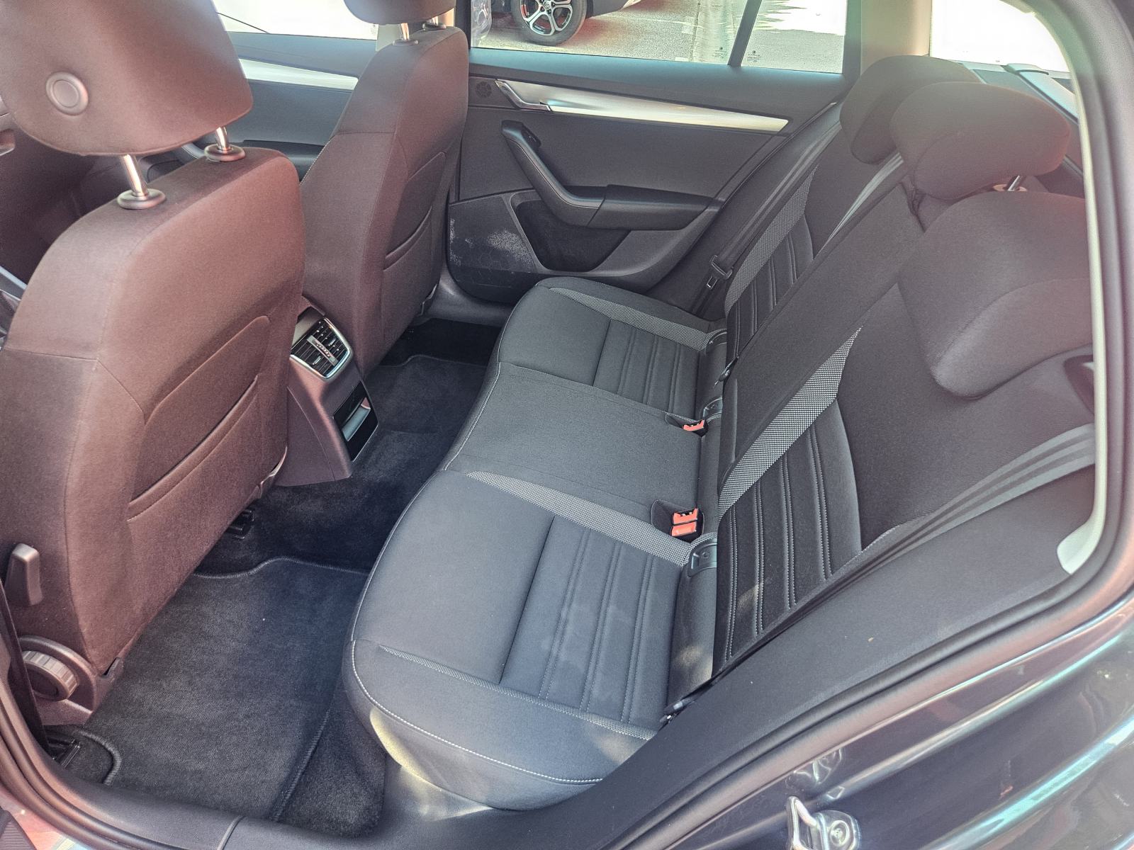 Škoda Octavia 1,6 TDI **TOP STANJE**, fotografija 14