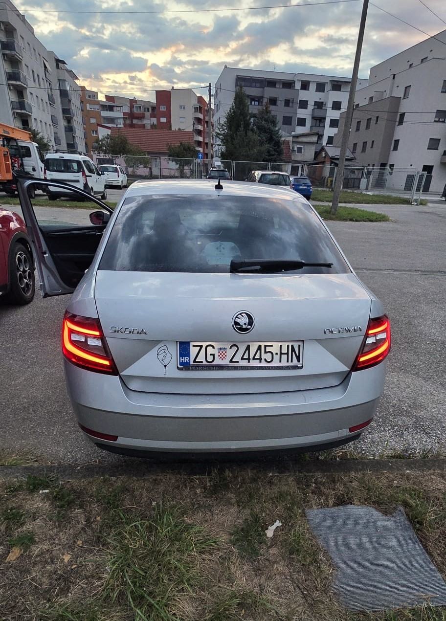 Škoda Octavia 1,6 TDI****STYLE oprema****HR.AUTO****ODLIČAN***, fotografija 3