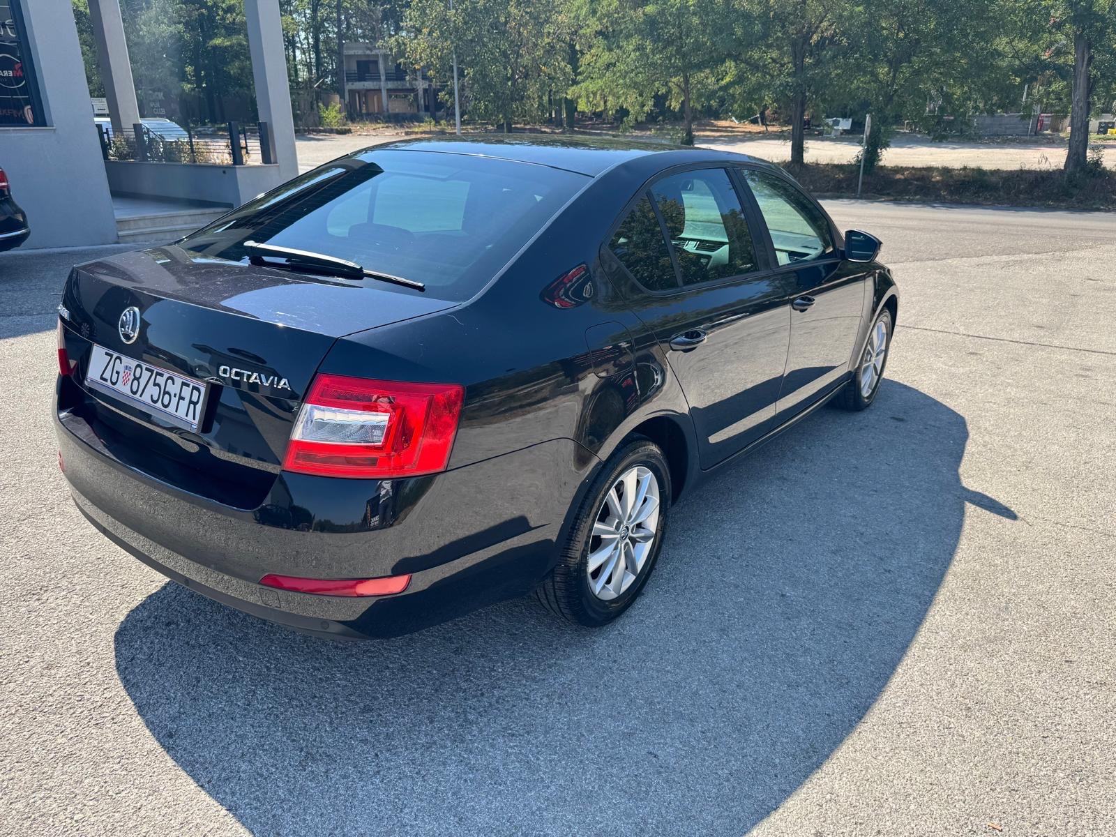 Škoda Octavia 1,6 TDI STYLE, fotografija 6
