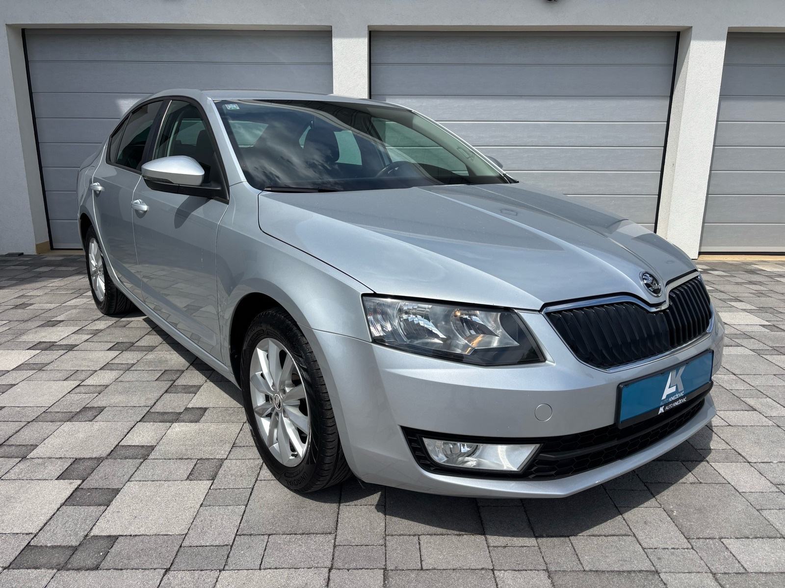 Škoda Octavia 1.6 TDI •V servis• Reg 10mj• HR auto, fotografija 5